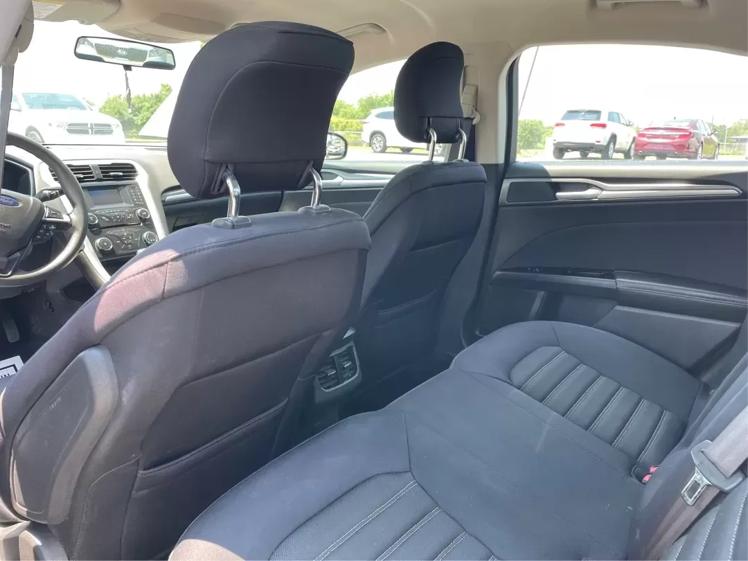 2013 Ford Fusion SE (3FA6P0H73DR) with an Other engine, located at 1230 East Main St, Xenia, OH, 45385, (937) 908-9800, 39.688026, -83.910172 - **Unlock Your Lifestyle with the 2013 Ford Fusion SE Perfect for Your Daily Adventures!**<br /> <br /> Are you looking for a sophisticated sedan that blends style, comfort, and technology? Look no further than this 2013 Ford Fusion SE, located at Advantage Car and Credit in Fairborn, OH. With its a - Photo#10