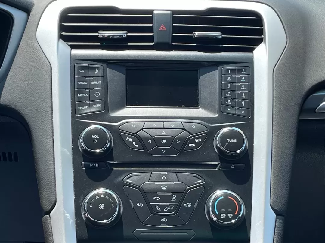 2013 Ford Fusion SE (3FA6P0H73DR) with an Other engine, located at 1230 East Main St, Xenia, OH, 45385, (937) 908-9800, 39.688026, -83.910172 - **Unlock Your Lifestyle with the 2013 Ford Fusion SE Perfect for Your Daily Adventures!**<br /> <br /> Are you looking for a sophisticated sedan that blends style, comfort, and technology? Look no further than this 2013 Ford Fusion SE, located at Advantage Car and Credit in Fairborn, OH. With its a - Photo#13