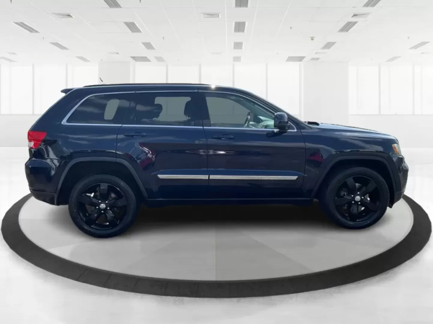 2013 Jeep Grand Cherokee Laredo (1C4RJFAG7DC) with an Other engine, located at 1184 Kauffman Ave, Fairborn, OH, 45324, (937) 908-9800, 39.807072, -84.030914 - 2013 Jeep Grand Cherokee Laredo - Photo#1