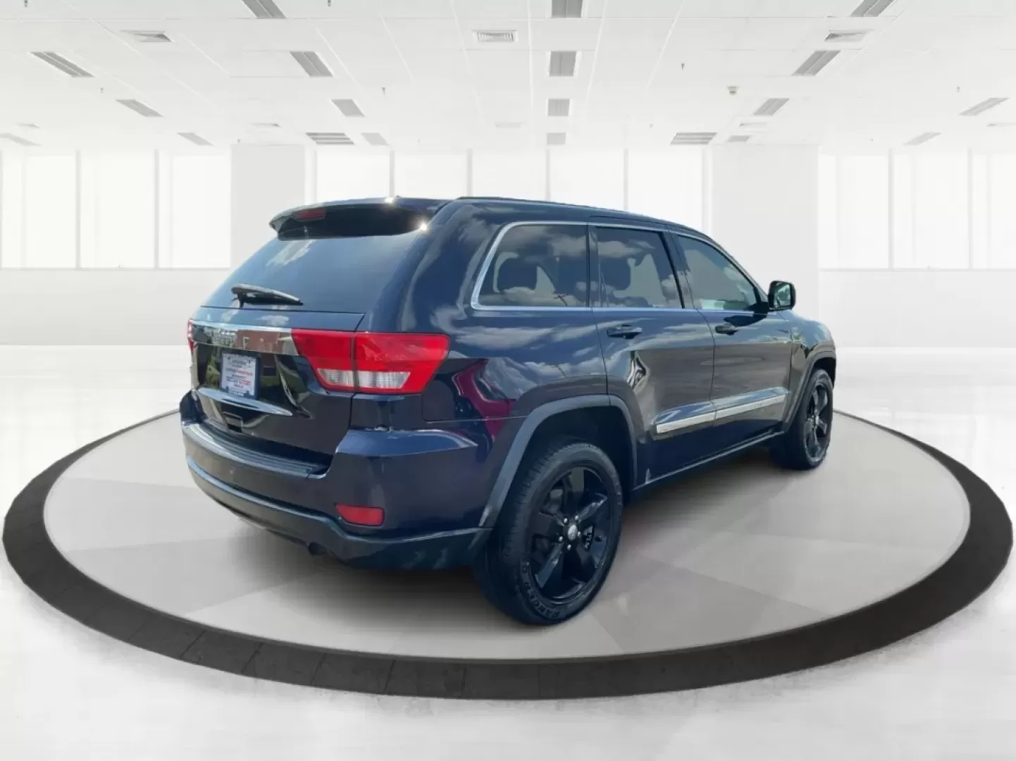 2013 Jeep Grand Cherokee Laredo (1C4RJFAG7DC) with an Other engine, located at 1184 Kauffman Ave, Fairborn, OH, 45324, (937) 908-9800, 39.807072, -84.030914 - 2013 Jeep Grand Cherokee Laredo - Photo#2