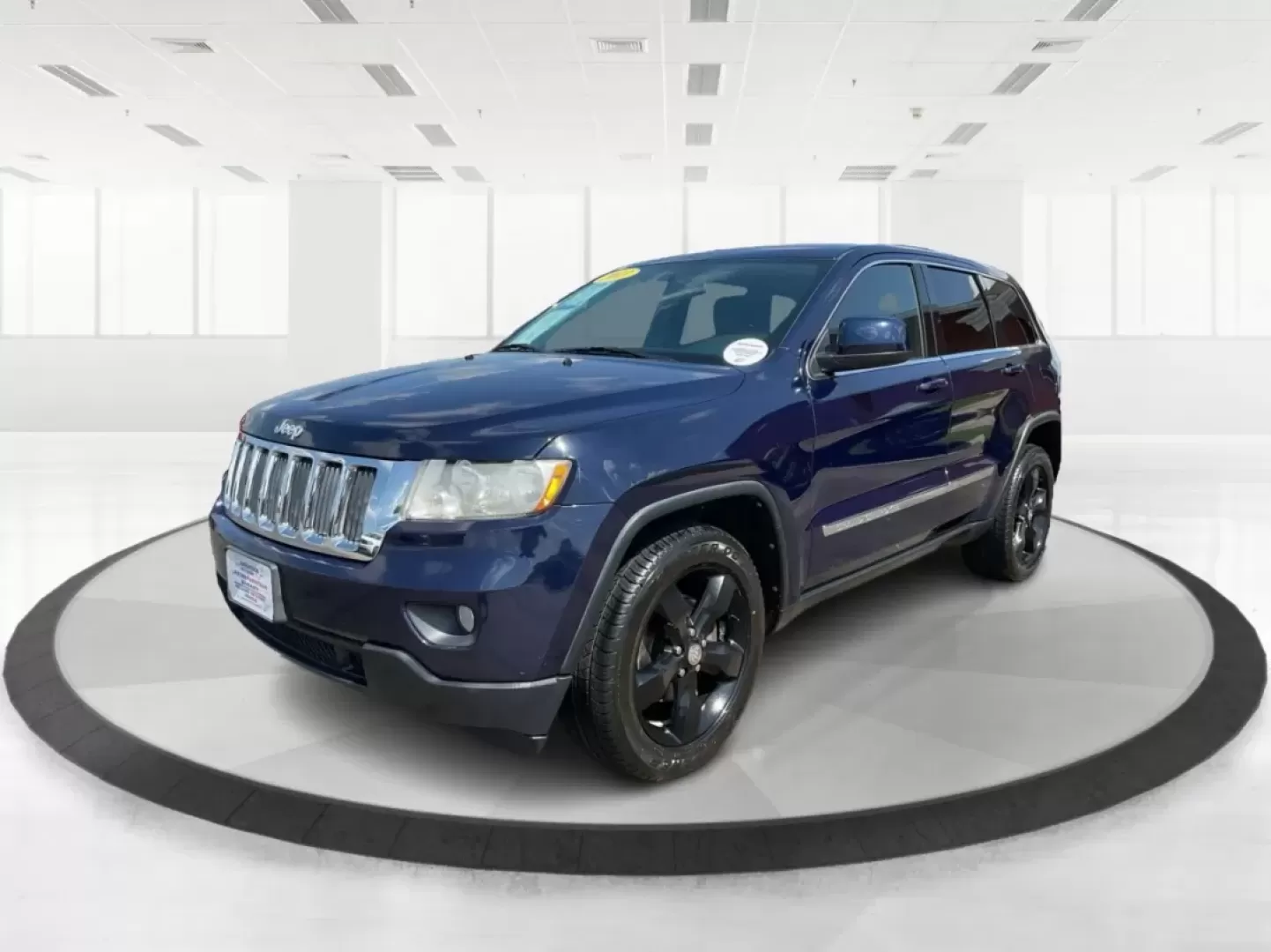 2013 Jeep Grand Cherokee Laredo (1C4RJFAG7DC) with an Other engine, located at 1184 Kauffman Ave, Fairborn, OH, 45324, (937) 908-9800, 39.807072, -84.030914 - 2013 Jeep Grand Cherokee Laredo - Photo#8