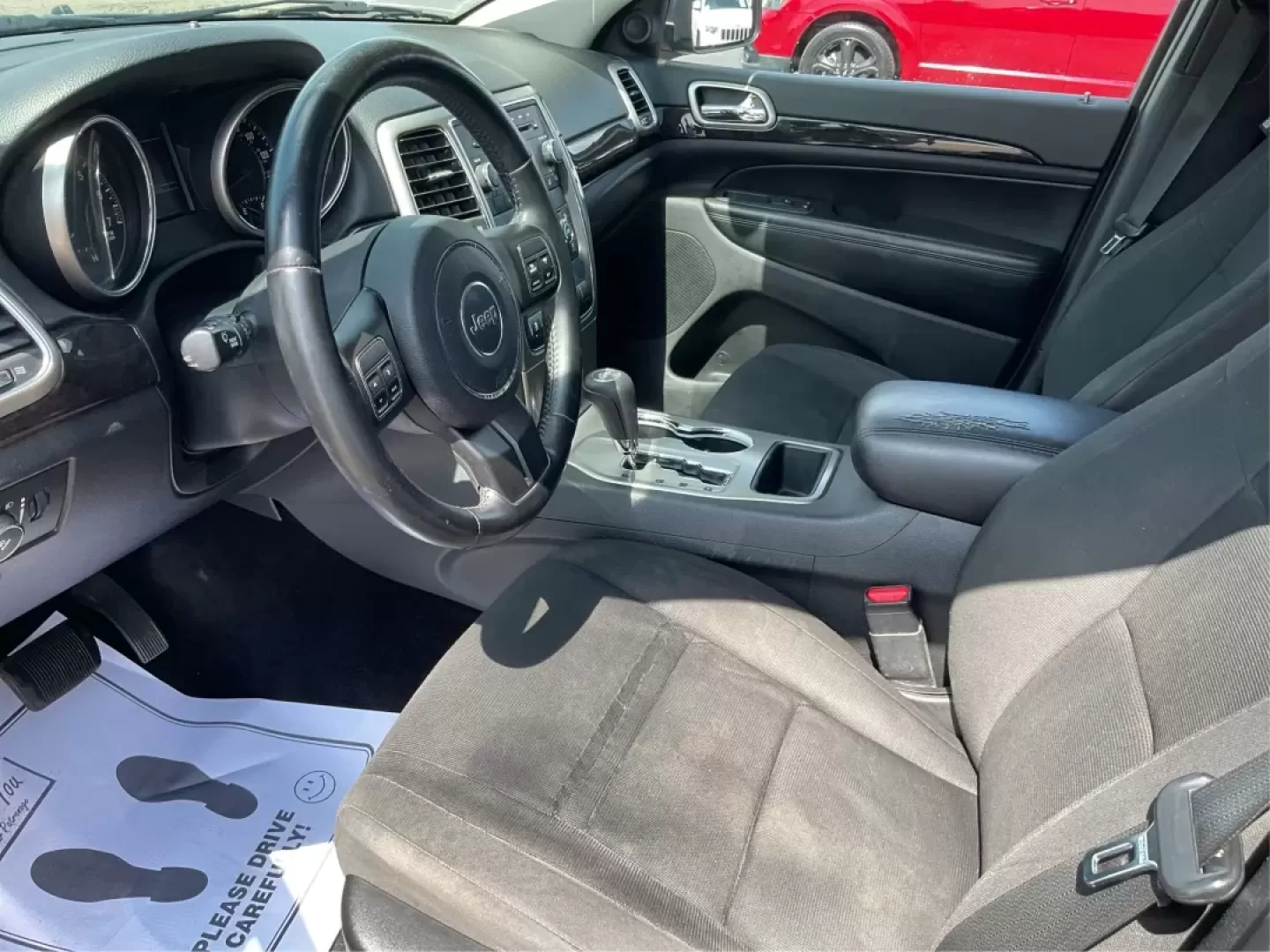 2013 Jeep Grand Cherokee Laredo (1C4RJFAG7DC) with an Other engine, located at 1184 Kauffman Ave, Fairborn, OH, 45324, (937) 908-9800, 39.807072, -84.030914 - 2013 Jeep Grand Cherokee Laredo - Photo#9
