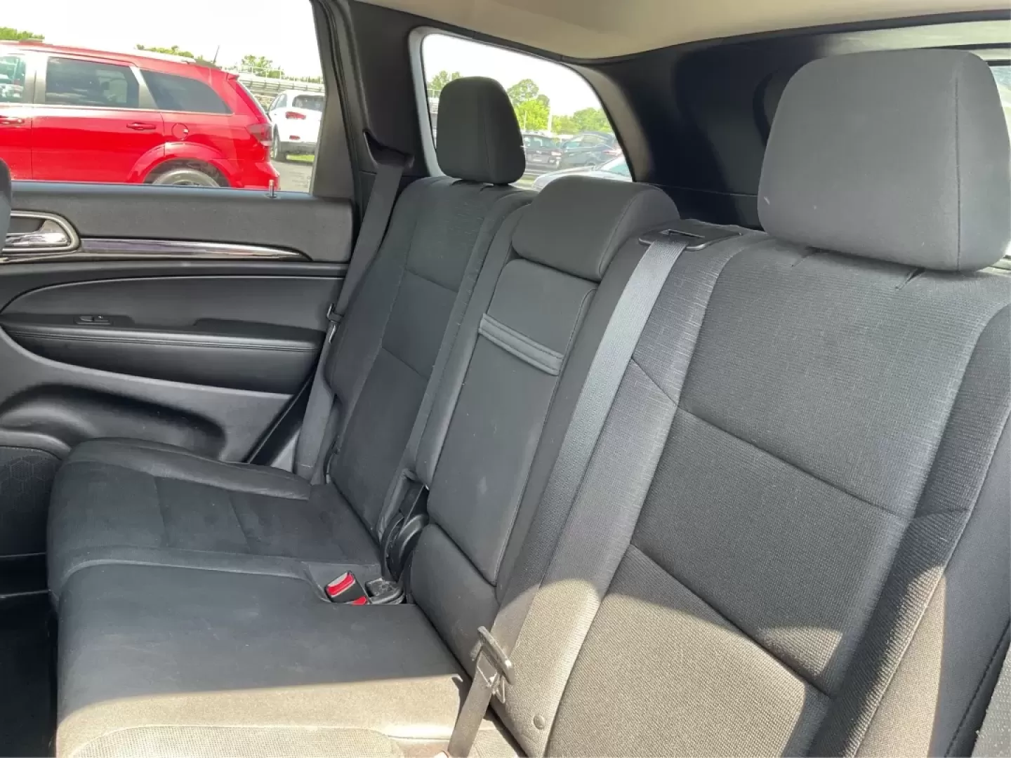 2013 Jeep Grand Cherokee Laredo (1C4RJFAG7DC) with an Other engine, located at 1184 Kauffman Ave, Fairborn, OH, 45324, (937) 908-9800, 39.807072, -84.030914 - 2013 Jeep Grand Cherokee Laredo - Photo#10