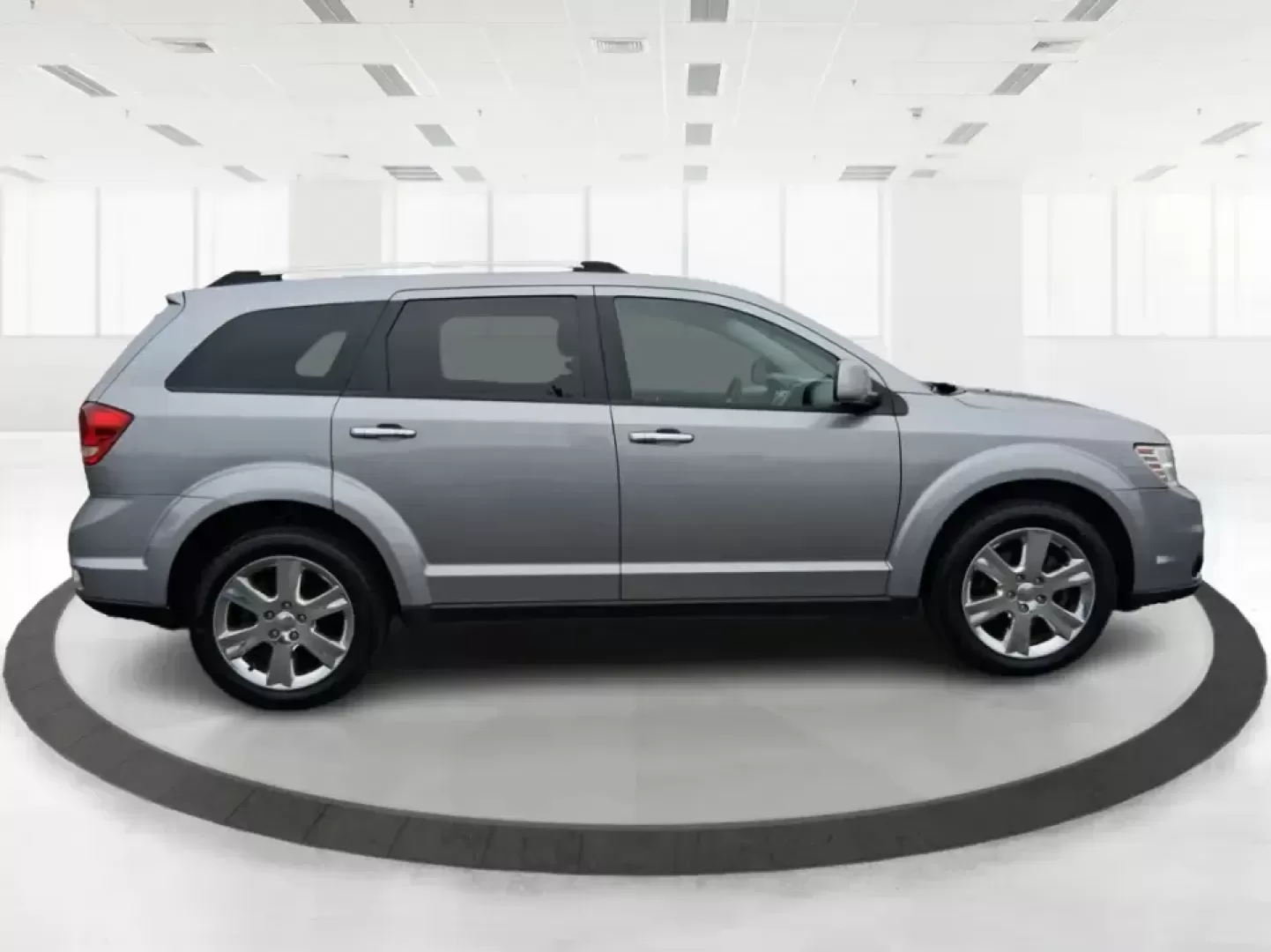 2017 Dodge Journey SXT AWD (3C4PDDBG9HT) with an Pentastar 3.6L V-6 DOHC engine, 6A transmission, located at 1230 East Main St, Xenia, OH, 45385, (937) 908-9800, 39.688026, -83.910172 - ### Explore New Adventures with the 2017 Dodge Journey SXT AWD at Advantage Car and Credit<br /> <br /> Looking for an SUV that can keep up with your dynamic lifestyle? The 2017 Dodge Journey SXT AWD is the perfect companion for growing families, weekend adventurers, and daily commuters alike. With - Photo#1