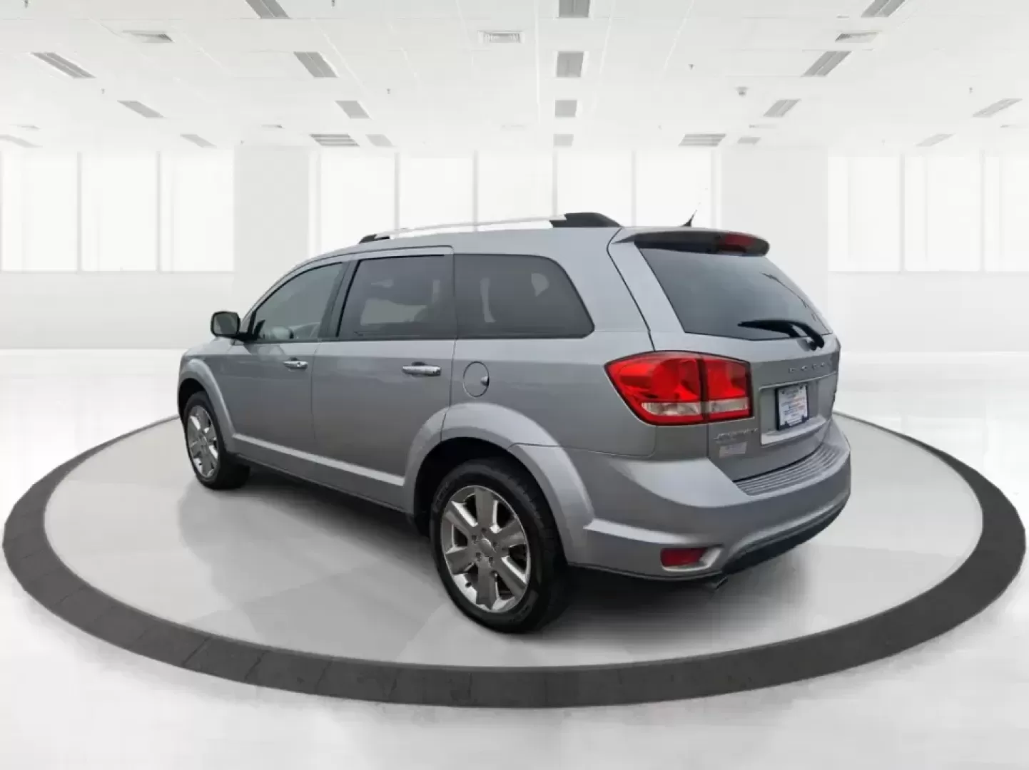 2017 Dodge Journey SXT AWD (3C4PDDBG9HT) with an Pentastar 3.6L V-6 DOHC engine, 6A transmission, located at 1230 East Main St, Xenia, OH, 45385, (937) 908-9800, 39.688026, -83.910172 - ### Explore New Adventures with the 2017 Dodge Journey SXT AWD at Advantage Car and Credit<br /> <br /> Looking for an SUV that can keep up with your dynamic lifestyle? The 2017 Dodge Journey SXT AWD is the perfect companion for growing families, weekend adventurers, and daily commuters alike. With - Photo#4