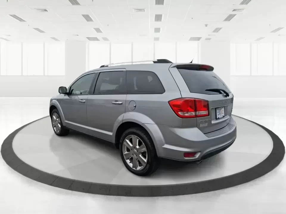 2017 Dodge Journey SXT AWD (3C4PDDBG9HT) with an Pentastar 3.6L V-6 DOHC engine, 6A transmission, located at 1230 East Main St, Xenia, OH, 45385, (937) 908-9800, 39.688026, -83.910172 - ### Explore New Adventures with the 2017 Dodge Journey SXT AWD at Advantage Car and Credit<br /> <br /> Looking for an SUV that can keep up with your dynamic lifestyle? The 2017 Dodge Journey SXT AWD is the perfect companion for growing families, weekend adventurers, and daily commuters alike. With - Photo#4