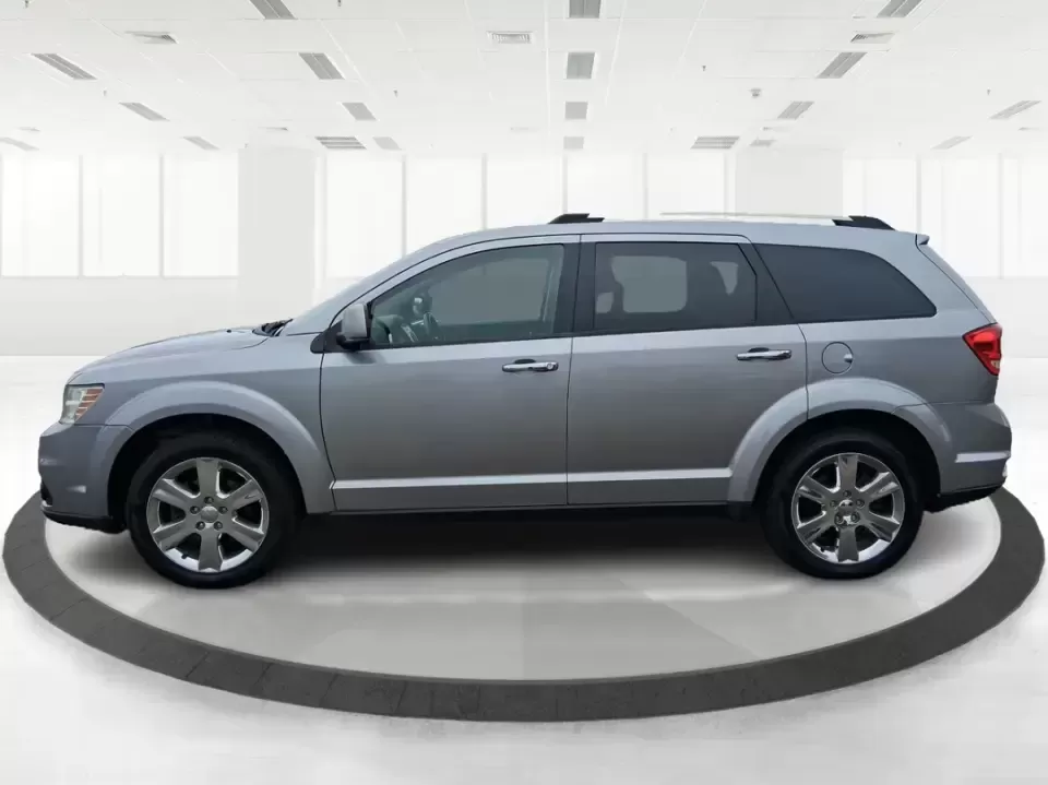 2017 Dodge Journey SXT AWD (3C4PDDBG9HT) with an Pentastar 3.6L V-6 DOHC engine, 6A transmission, located at 1230 East Main St, Xenia, OH, 45385, (937) 908-9800, 39.688026, -83.910172 - ### Explore New Adventures with the 2017 Dodge Journey SXT AWD at Advantage Car and Credit<br /> <br /> Looking for an SUV that can keep up with your dynamic lifestyle? The 2017 Dodge Journey SXT AWD is the perfect companion for growing families, weekend adventurers, and daily commuters alike. With - Photo#5