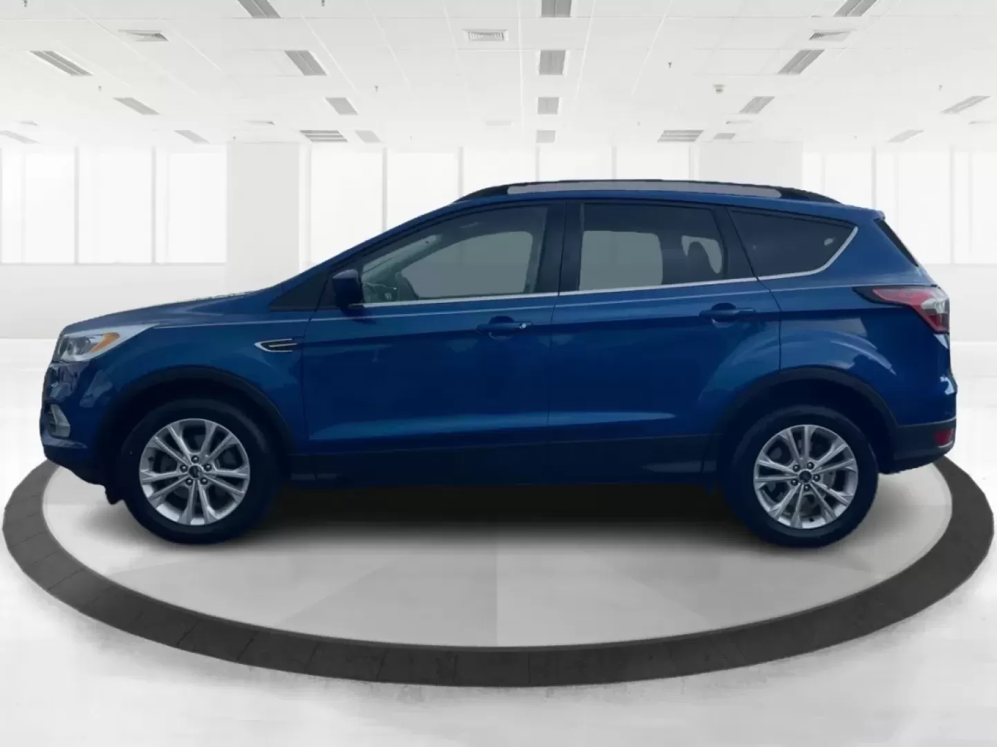2017 Ford Escape SE (1FMCU0GD5HU) with an Other engine, located at 1184 Kauffman Ave, Fairborn, OH, 45324, (937) 908-9800, 39.807072, -84.030914 - **Adventure Awaits in This 2017 Ford Escape SE Perfect for Your Ohio Lifestyle!**<br /> <br /> Are you ready to embrace the open road? Whether you're commuting to work, taking the kids to soccer practice, or planning a weekend getaway to nearby attractions like the National Museum of the U.S. Air F - Photo#5