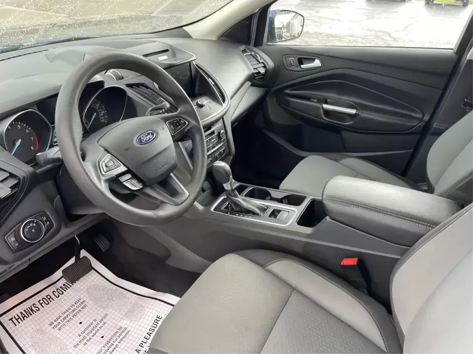 2017 Ford Escape SE (1FMCU0GD5HU) with an 1.5L L4 DOHC 16V engine, 6A transmission, located at 1951 S Dayton Lakeview Rd., New Carlisle, OH, 45344, (937) 908-9800, 39.890999, -84.050255 - **Adventure Awaits in This 2017 Ford Escape SE Perfect for Your Ohio Lifestyle!**<br /> <br /> Are you ready to embrace the open road? Whether you're commuting to work, taking the kids to soccer practice, or planning a weekend getaway to nearby attractions like the National Museum of the U.S. Air F - Photo#9