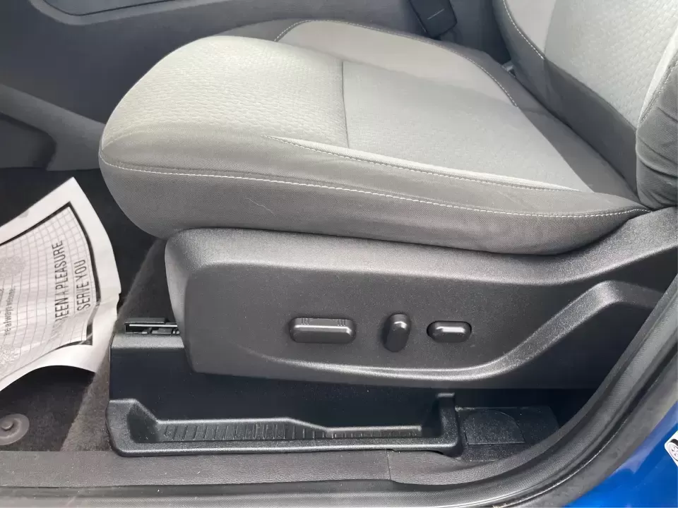 2017 Ford Escape SE (1FMCU0GD5HU) with an 1.5L L4 DOHC 16V engine, 6A transmission, located at 1951 S Dayton Lakeview Rd., New Carlisle, OH, 45344, (937) 908-9800, 39.890999, -84.050255 - **Adventure Awaits in This 2017 Ford Escape SE Perfect for Your Ohio Lifestyle!**<br /> <br /> Are you ready to embrace the open road? Whether you're commuting to work, taking the kids to soccer practice, or planning a weekend getaway to nearby attractions like the National Museum of the U.S. Air F - Photo#18