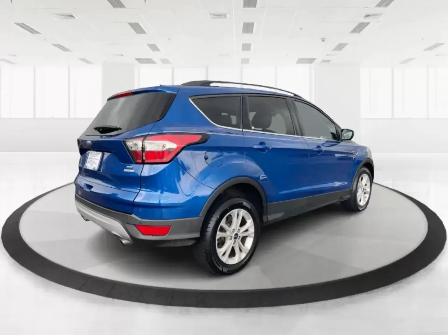 2017 Ford Escape SE (1FMCU0GD5HU) with an 1.5L L4 DOHC 16V engine, 6A transmission, located at 1184 Kauffman Ave, Fairborn, OH, 45324, (937) 908-9800, 39.807072, -84.030914 - **Adventure Awaits in This 2017 Ford Escape SE Perfect for Your Ohio Lifestyle!**<br /> <br /> Are you ready to embrace the open road? Whether you're commuting to work, taking the kids to soccer practice, or planning a weekend getaway to nearby attractions like the National Museum of the U.S. Air F - Photo#2