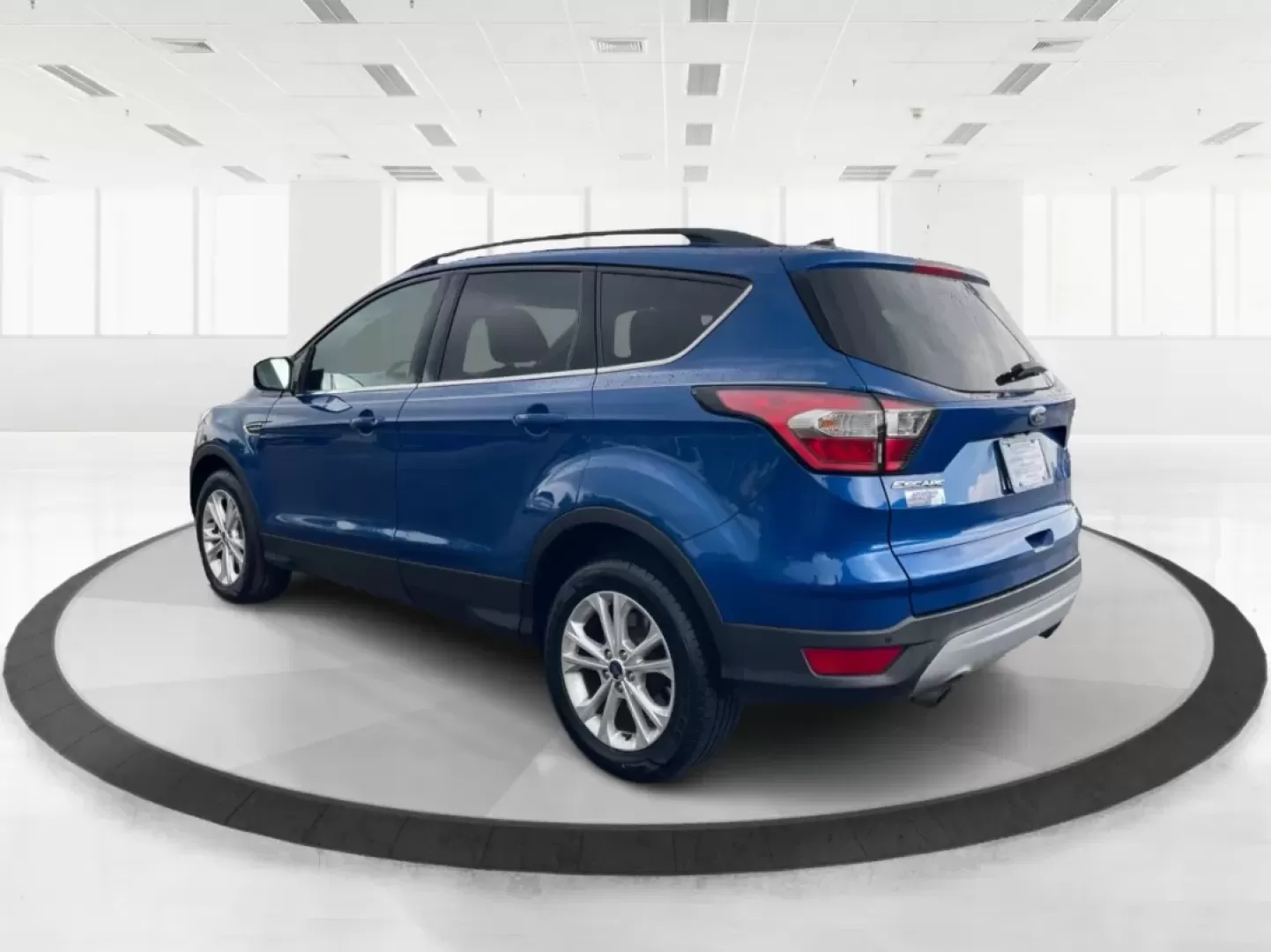 2017 Ford Escape SE (1FMCU0GD5HU) with an Other engine, located at 401 Woodman Dr, Riverside, OH, 45431, (937) 908-9800, 39.760899, -84.123421 - **Adventure Awaits in This 2017 Ford Escape SE Perfect for Your Ohio Lifestyle!**<br /> <br /> Are you ready to embrace the open road? Whether you're commuting to work, taking the kids to soccer practice, or planning a weekend getaway to nearby attractions like the National Museum of the U.S. Air F - Photo#4