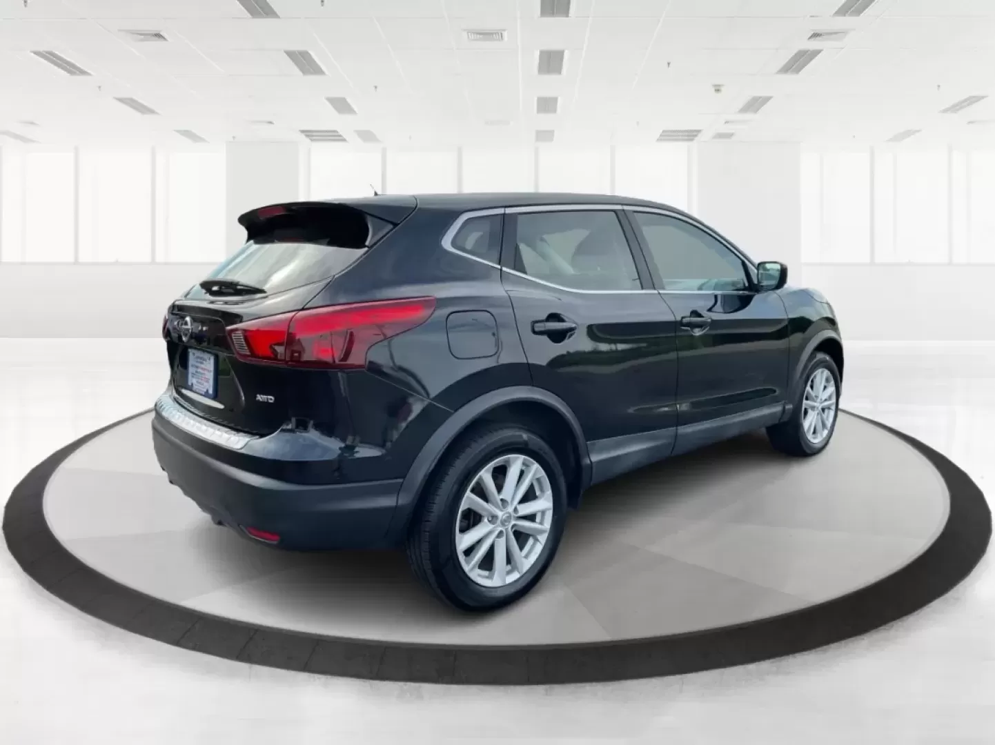 2017 Nissan Rogue S (JN1BJ1CR3HW) with an 2L I-4 gasoline direct injection engine, located at 880 E. National Road, Vandalia, OH, 45377, (937) 908-9800, 39.891918, -84.183594 - **Discover Adventure with the 2017 Nissan Rogue at Advantage Car and Credit!**<br /> <br /> Are you ready to elevate your lifestyle and embark on new adventures? Whether you're a busy parent juggling school drop-offs, a commuter navigating the daily grind, or an outdoor enthusiast seeking weekend es - Photo#2