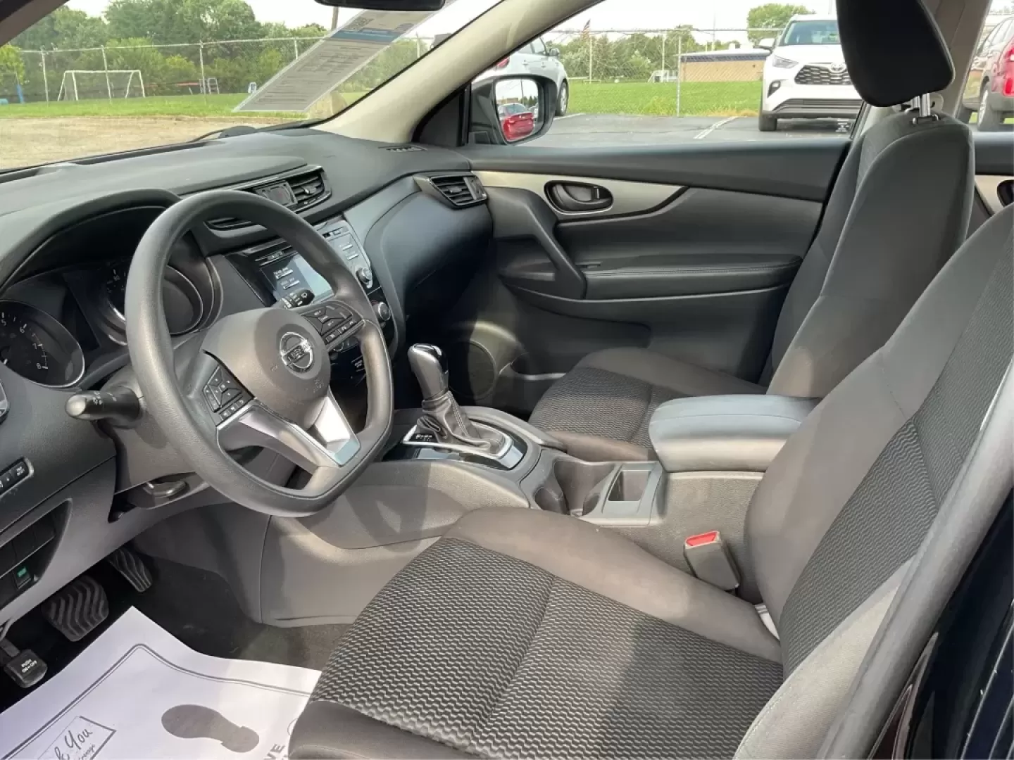 2017 Nissan Rogue S (JN1BJ1CR3HW) with an 2L I-4 gasoline direct injection engine, located at 880 E. National Road, Vandalia, OH, 45377, (937) 908-9800, 39.891918, -84.183594 - **Discover Adventure with the 2017 Nissan Rogue at Advantage Car and Credit!**<br /> <br /> Are you ready to elevate your lifestyle and embark on new adventures? Whether you're a busy parent juggling school drop-offs, a commuter navigating the daily grind, or an outdoor enthusiast seeking weekend es - Photo#9