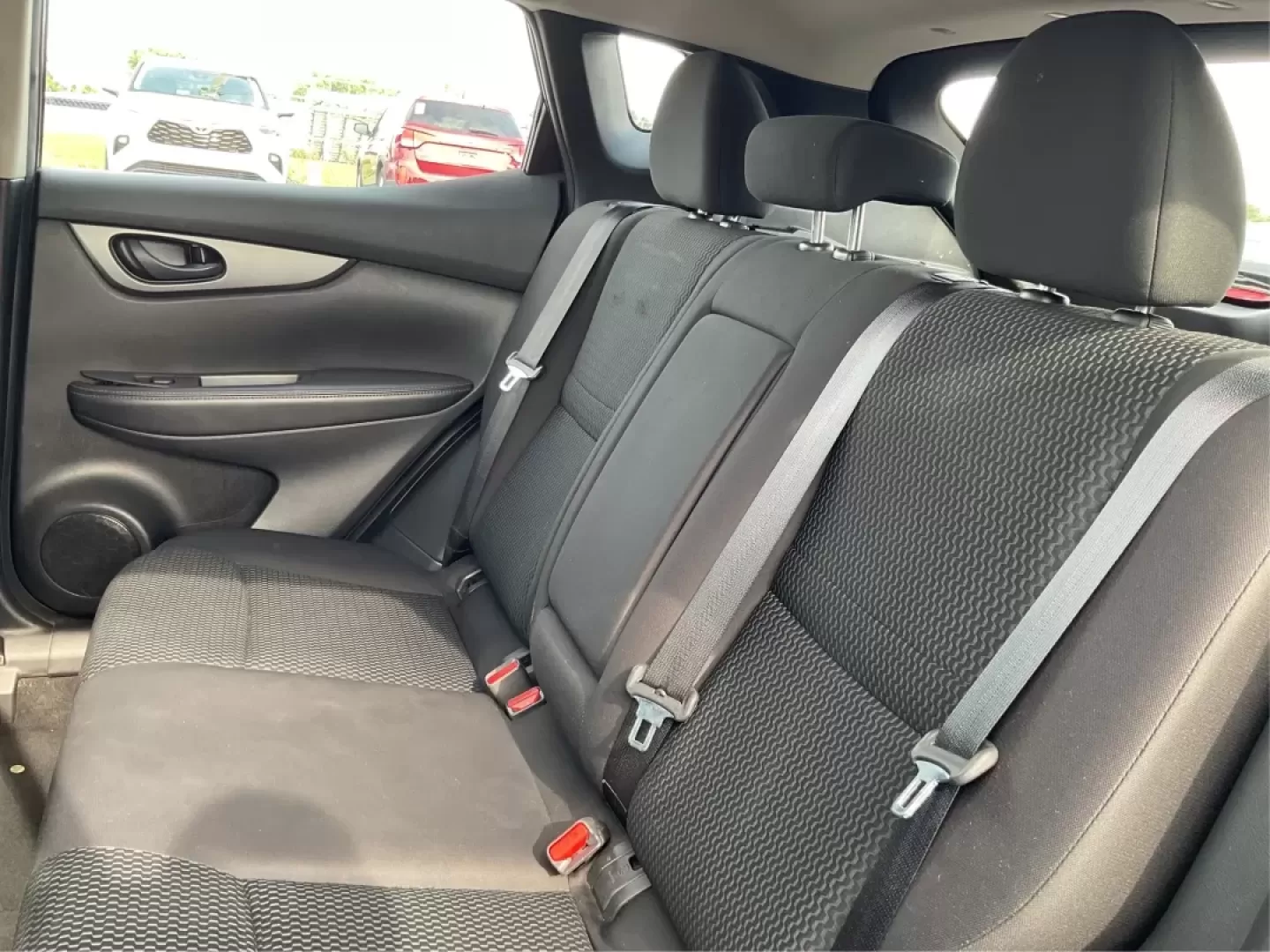 2017 Nissan Rogue S (JN1BJ1CR3HW) with an 2L I-4 gasoline direct injection engine, located at 880 E. National Road, Vandalia, OH, 45377, (937) 908-9800, 39.891918, -84.183594 - **Discover Adventure with the 2017 Nissan Rogue at Advantage Car and Credit!**<br /> <br /> Are you ready to elevate your lifestyle and embark on new adventures? Whether you're a busy parent juggling school drop-offs, a commuter navigating the daily grind, or an outdoor enthusiast seeking weekend es - Photo#10
