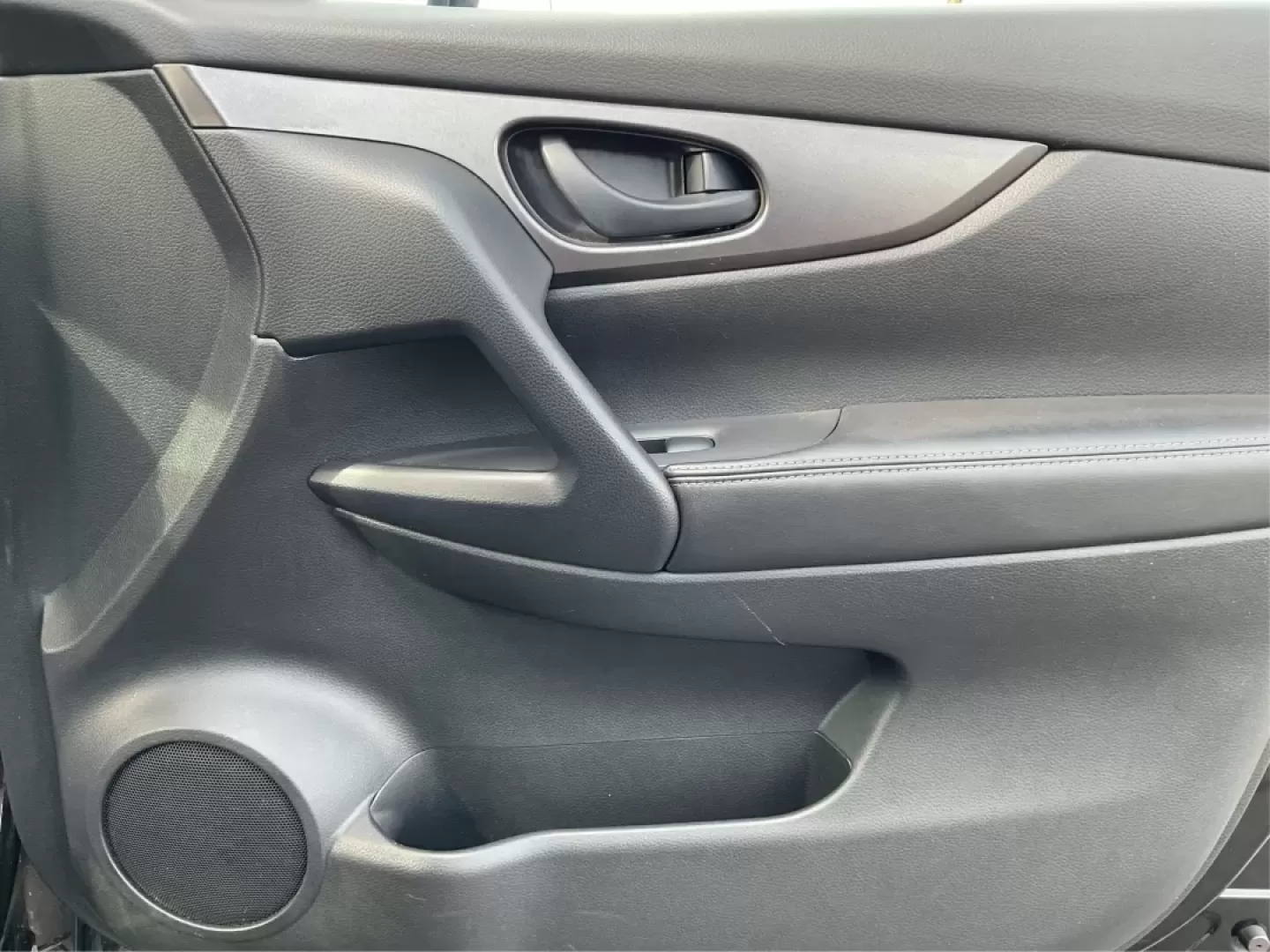 2017 Nissan Rogue S (JN1BJ1CR3HW) with an 2L I-4 gasoline direct injection engine, located at 880 E. National Road, Vandalia, OH, 45377, (937) 908-9800, 39.891918, -84.183594 - **Discover Adventure with the 2017 Nissan Rogue at Advantage Car and Credit!**<br /> <br /> Are you ready to elevate your lifestyle and embark on new adventures? Whether you're a busy parent juggling school drop-offs, a commuter navigating the daily grind, or an outdoor enthusiast seeking weekend es - Photo#18