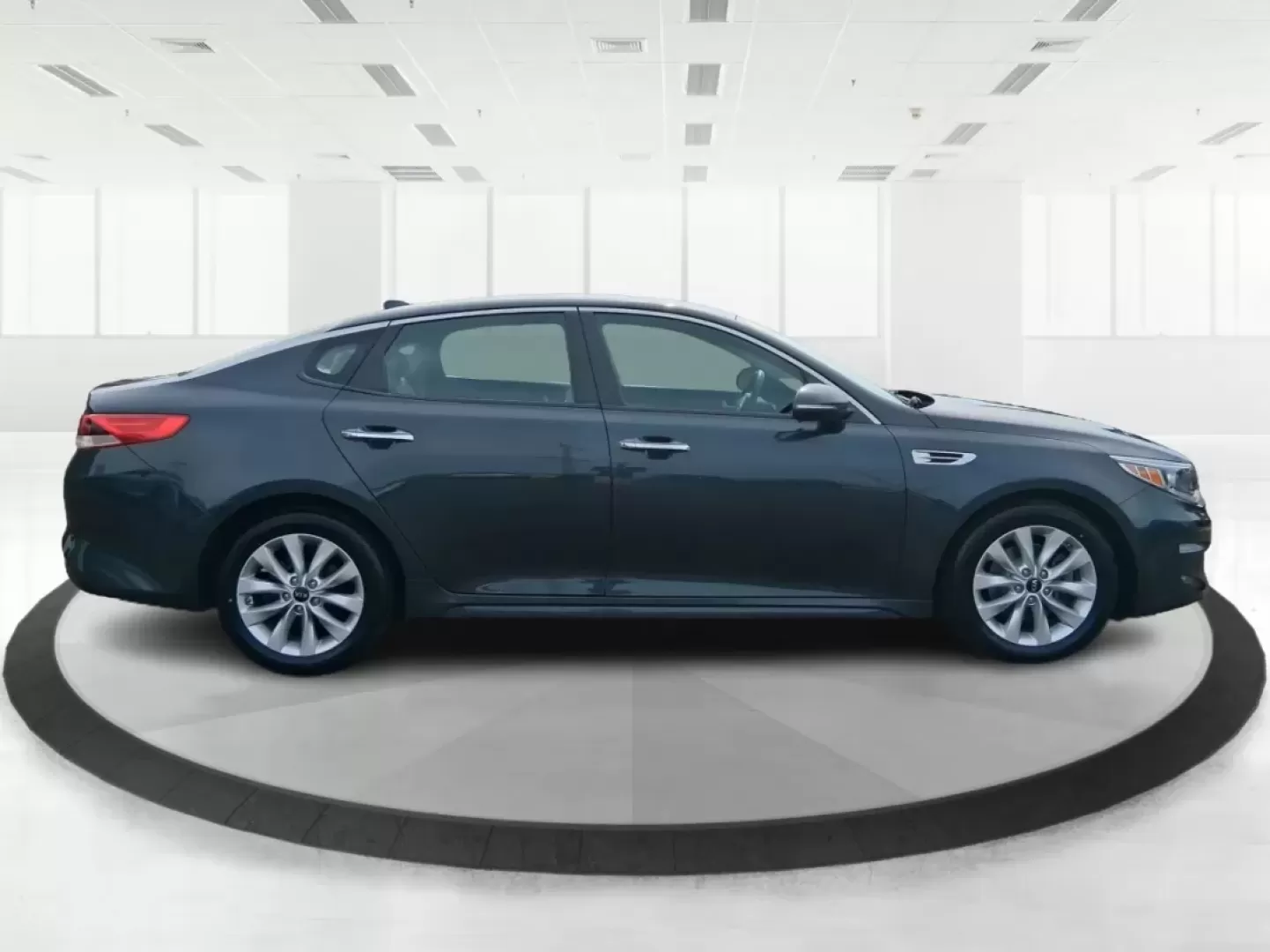 2016 Kia Optima LX (5XXGT4L36GG) with an Theta II 2.4L I-4 gasoline direct injection engine, located at 8750 N County Rd 25A, Piqua, OH, 45356, (937) 908-9800, 40.164391, -84.232513 - Discover an exceptional driving experience with the 2016 Kia Optima LX, available now at Advantage Car and Credit in New Carlisle, OH. This sedan is not just a mode of transportation; it's an enhancement to your lifestyle, whether you're commuting to work, running errands, or embarking on weekend ad - Photo#1