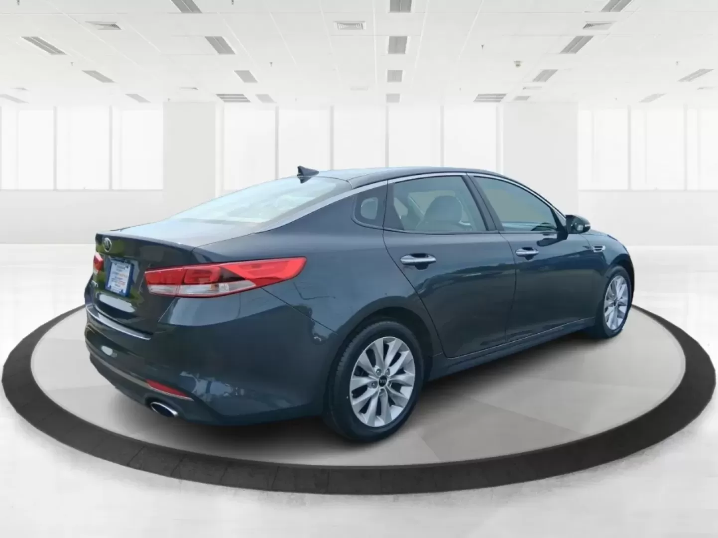 2016 Kia Optima LX (5XXGT4L36GG) with an Theta II 2.4L I-4 gasoline direct injection engine, located at 8750 N County Rd 25A, Piqua, OH, 45356, (937) 908-9800, 40.164391, -84.232513 - Discover an exceptional driving experience with the 2016 Kia Optima LX, available now at Advantage Car and Credit in New Carlisle, OH. This sedan is not just a mode of transportation; it's an enhancement to your lifestyle, whether you're commuting to work, running errands, or embarking on weekend ad - Photo#2