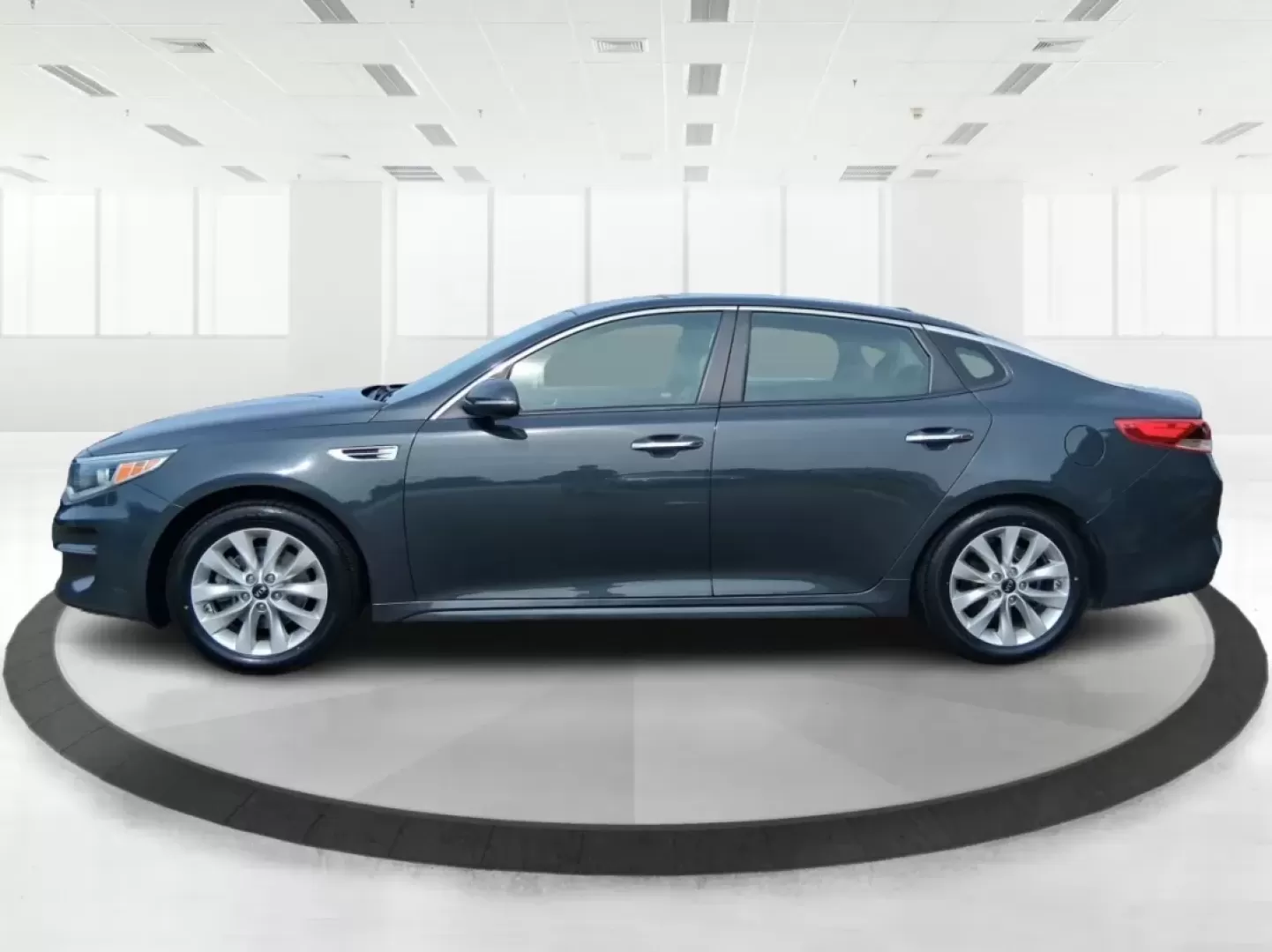 2016 Kia Optima LX (5XXGT4L36GG) with an Theta II 2.4L I-4 gasoline direct injection engine, located at 8750 N County Rd 25A, Piqua, OH, 45356, (937) 908-9800, 40.164391, -84.232513 - Discover an exceptional driving experience with the 2016 Kia Optima LX, available now at Advantage Car and Credit in New Carlisle, OH. This sedan is not just a mode of transportation; it's an enhancement to your lifestyle, whether you're commuting to work, running errands, or embarking on weekend ad - Photo#5