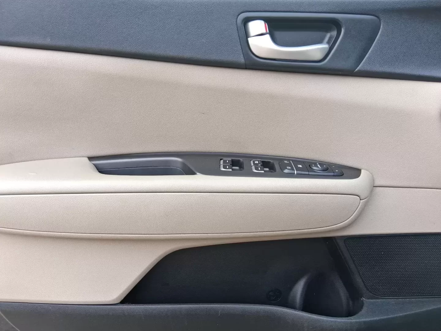 2016 Kia Optima LX (5XXGT4L36GG) with an Theta II 2.4L I-4 gasoline direct injection engine, located at 8750 N County Rd 25A, Piqua, OH, 45356, (937) 908-9800, 40.164391, -84.232513 - Discover an exceptional driving experience with the 2016 Kia Optima LX, available now at Advantage Car and Credit in New Carlisle, OH. This sedan is not just a mode of transportation; it's an enhancement to your lifestyle, whether you're commuting to work, running errands, or embarking on weekend ad - Photo#17