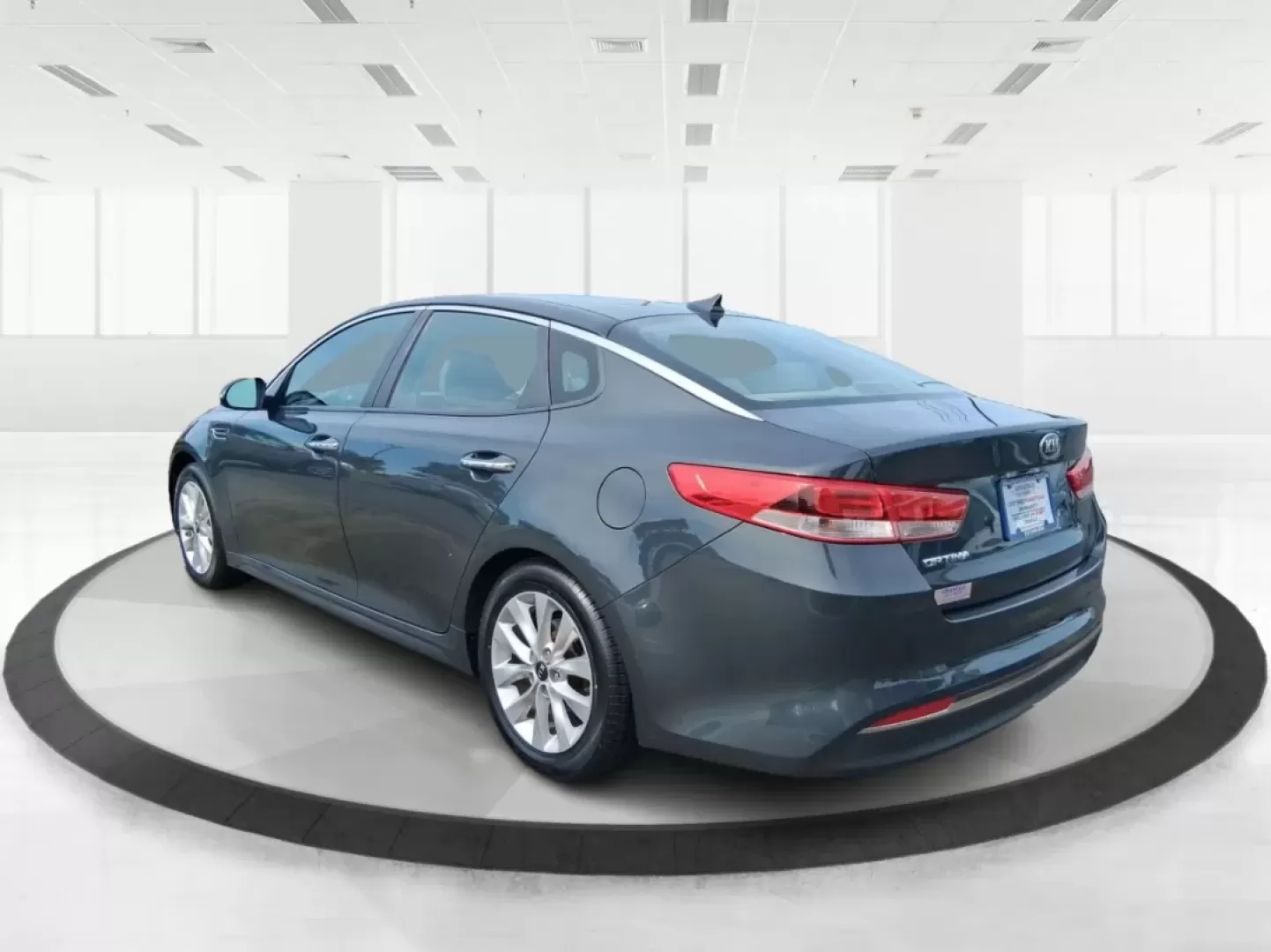 2016 Kia Optima LX (5XXGT4L36GG) with an Theta II 2.4L I-4 gasoline direct injection engine, located at 1184 Kauffman Ave, Fairborn, OH, 45324, (937) 908-9800, 39.807072, -84.030914 - Discover an exceptional driving experience with the 2016 Kia Optima LX, available now at Advantage Car and Credit in New Carlisle, OH. This sedan is not just a mode of transportation; it's an enhancement to your lifestyle, whether you're commuting to work, running errands, or embarking on weekend ad - Photo#4