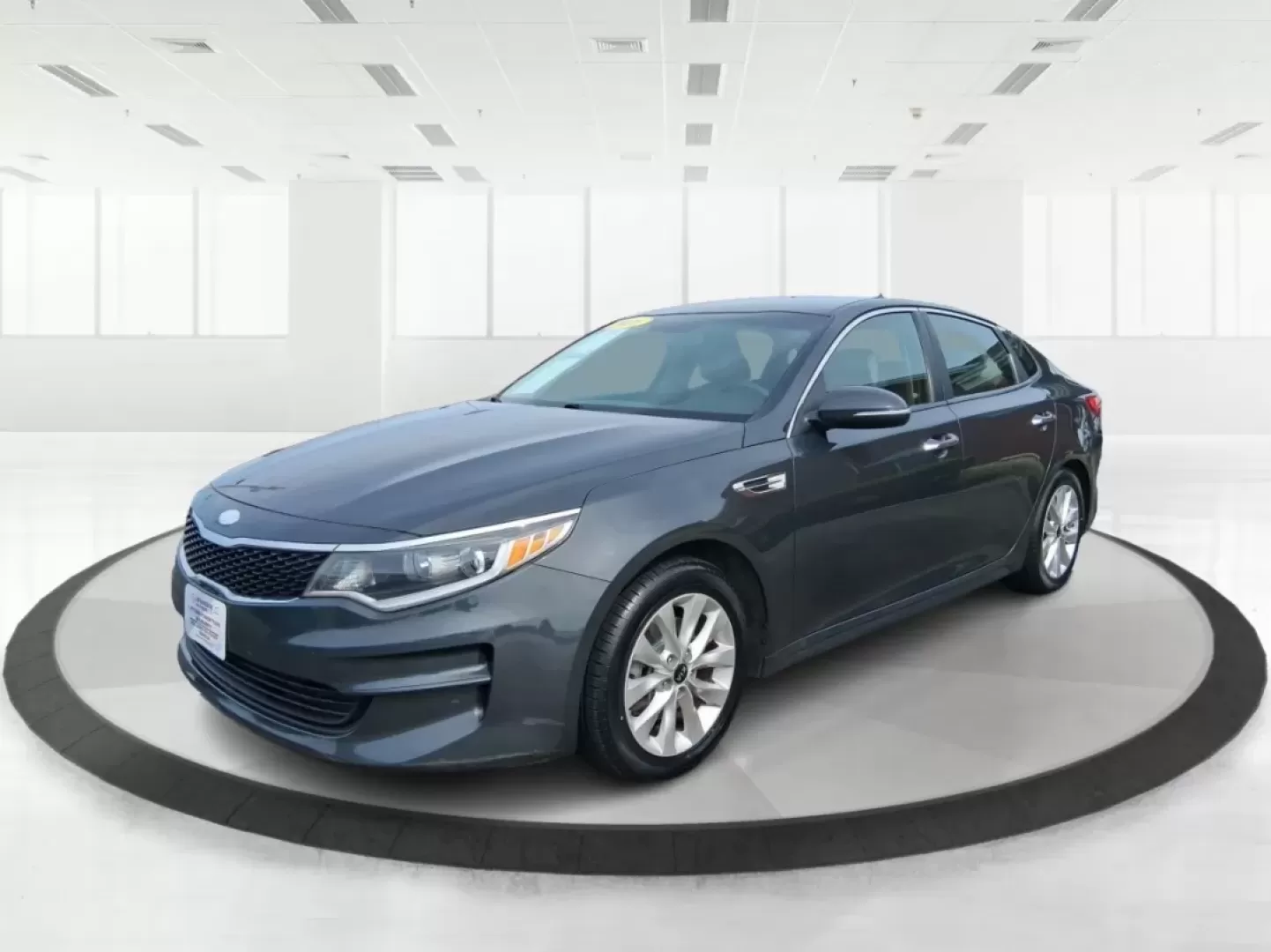 2016 Kia Optima LX (5XXGT4L36GG) with an Theta II 2.4L I-4 gasoline direct injection engine, located at 1184 Kauffman Ave, Fairborn, OH, 45324, (937) 908-9800, 39.807072, -84.030914 - Discover an exceptional driving experience with the 2016 Kia Optima LX, available now at Advantage Car and Credit in New Carlisle, OH. This sedan is not just a mode of transportation; it's an enhancement to your lifestyle, whether you're commuting to work, running errands, or embarking on weekend ad - Photo#8
