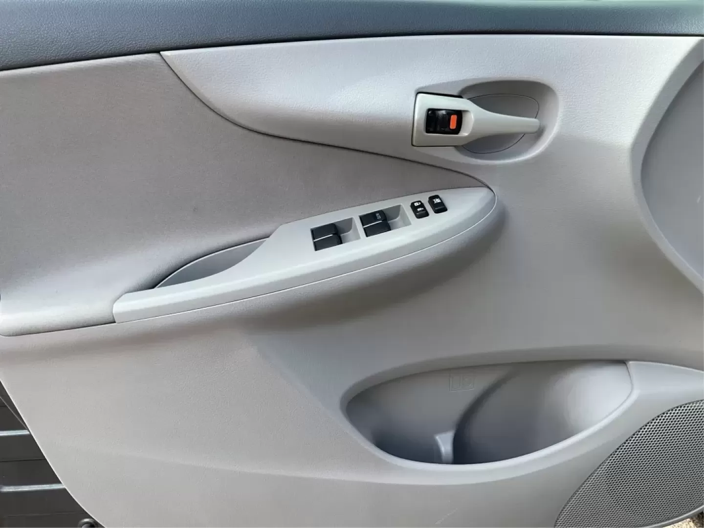 2012 Toyota Corolla LE (2T1BU4EEXCC) with an 1.8L I-4 DOHC engine, located at 1184 Kauffman Ave, Fairborn, OH, 45324, (937) 908-9800, 39.807072, -84.030914 - **Discover Your New Adventure with the 2012 Toyota Corolla LE at Advantage Car and Credit!**<br /> <br /> Are you in the market for a reliable sedan that perfectly balances your daily commute with weekend adventures? Look no further than the 2012 Toyota Corolla LE, available now at Advantage Car and - Photo#17