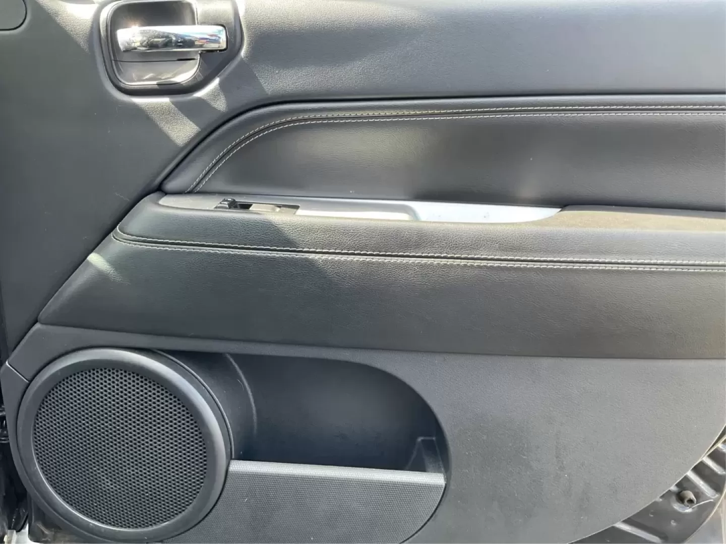 2014 Jeep Compass Latitude 4WD (1C4NJDEB8ED) with an 2.4L L4 DOHC 16V engine, Continuously Variable Transmission transmission, located at 880 E. National Road, Vandalia, OH, 45377, (937) 908-9800, 39.891918, -84.183594 - **Unleash Your Adventurous Spirit with the 2014 Jeep Compass Latitude 4WD!** <br /> <br /> Are you ready to elevate your weekend getaways or daily commutes? Look no further than the stunning 2014 Jeep Compass Latitude 4WD available at Advantage Car and Credit in Vandalia, OH! This rugged yet stylish - Photo#18