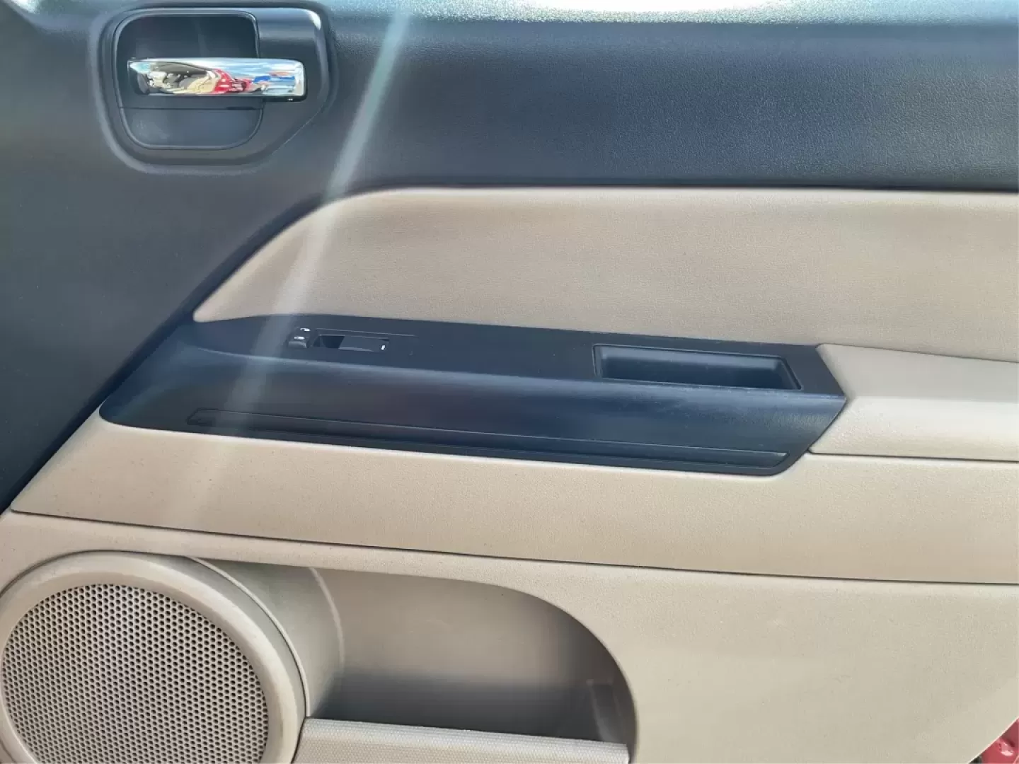 2013 Jeep Compass Latitude (1C4NJDEB6DD) with an 2.4L I-4 DOHC engine, located at 1951 S Dayton Lakeview Rd., New Carlisle, OH, 45344, (937) 908-9800, 39.890999, -84.050255 - Are you ready to elevate your adventures and embrace a lifestyle filled with exploration? The 2013 Jeep Compass Latitude is the perfect companion for those who value versatility and comfort, making it an ideal choice for weekend getaways or daily commutes. This rugged yet refined SUV is now availabl - Photo#17