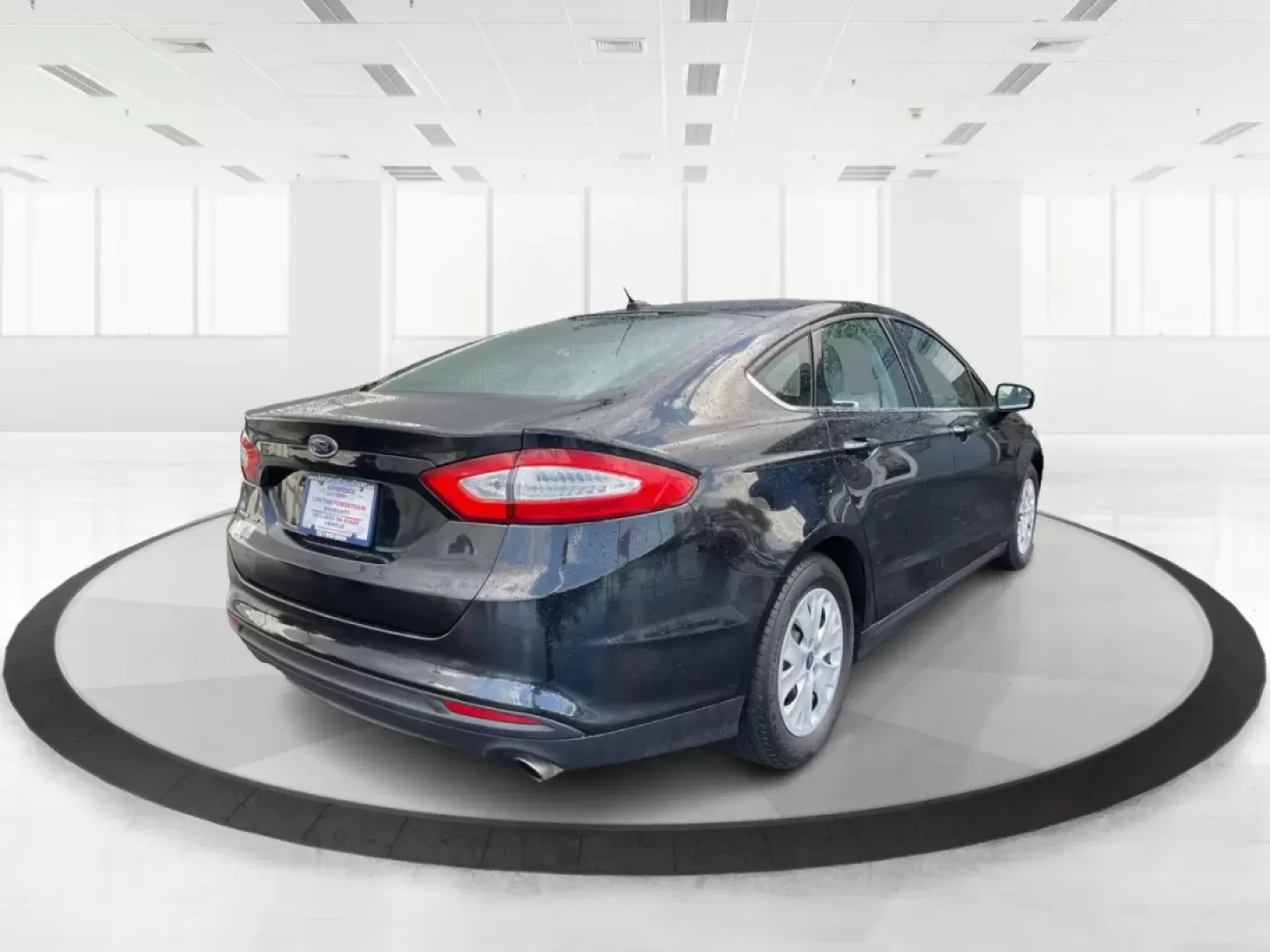 2014 Ford Fusion S (3FA6P0G75ER) with an Duratec 2.5L I-4 DOHC engine, located at 1951 S Dayton Lakeview Rd., New Carlisle, OH, 45344, (937) 908-9800, 39.890999, -84.050255 - **Discover Your Next Adventure with the 2014 Ford Fusion at Advantage Car and Credit!**<br /> <br /> Are you ready to elevate your daily commute or embark on weekend road trips? The 2014 Ford Fusion at Advantage Car and Credit is your perfect companion for both. Its stylish design and dependable per - Photo#2