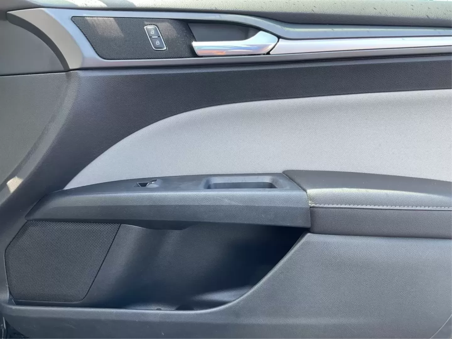 2014 Ford Fusion S (3FA6P0G75ER) with an Duratec 2.5L I-4 DOHC engine, located at 1951 S Dayton Lakeview Rd., New Carlisle, OH, 45344, (937) 908-9800, 39.890999, -84.050255 - **Discover Your Next Adventure with the 2014 Ford Fusion at Advantage Car and Credit!**<br /> <br /> Are you ready to elevate your daily commute or embark on weekend road trips? The 2014 Ford Fusion at Advantage Car and Credit is your perfect companion for both. Its stylish design and dependable per - Photo#18