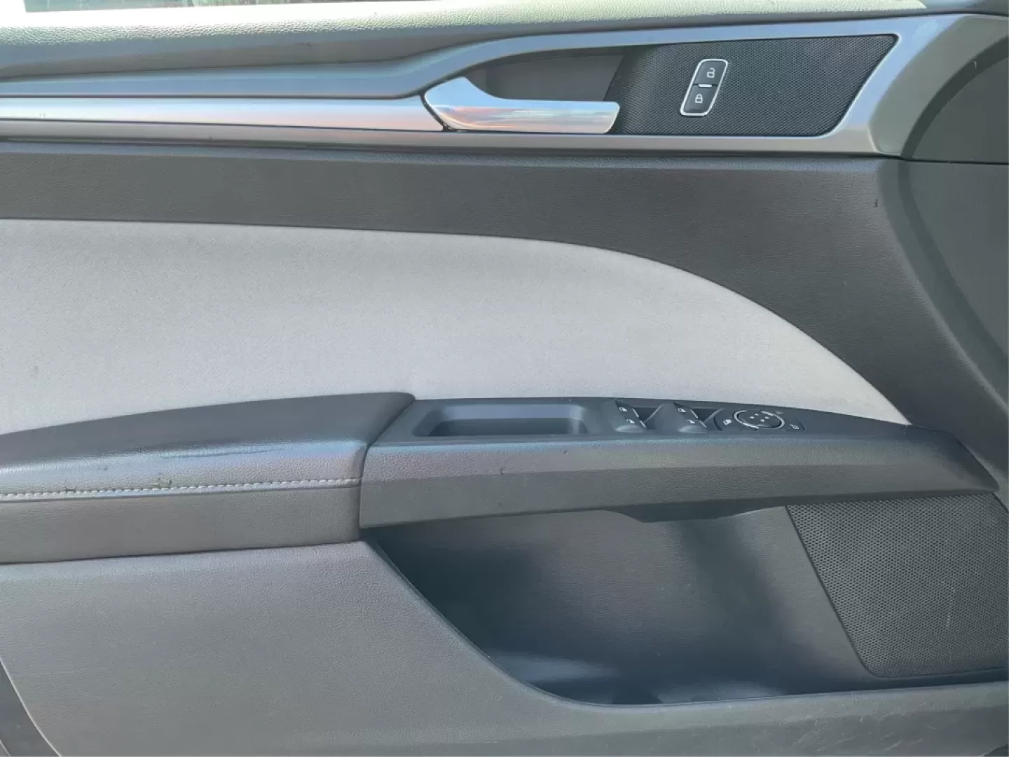 2014 Ford Fusion S (3FA6P0G75ER) with an Duratec 2.5L I-4 DOHC engine, located at 401 Woodman Dr, Riverside, OH, 45431, (937) 908-9800, 39.760899, -84.123421 - **Discover Your Next Adventure with the 2014 Ford Fusion at Advantage Car and Credit!**<br /> <br /> Are you ready to elevate your daily commute or embark on weekend road trips? The 2014 Ford Fusion at Advantage Car and Credit is your perfect companion for both. Its stylish design and dependable per - Photo#17