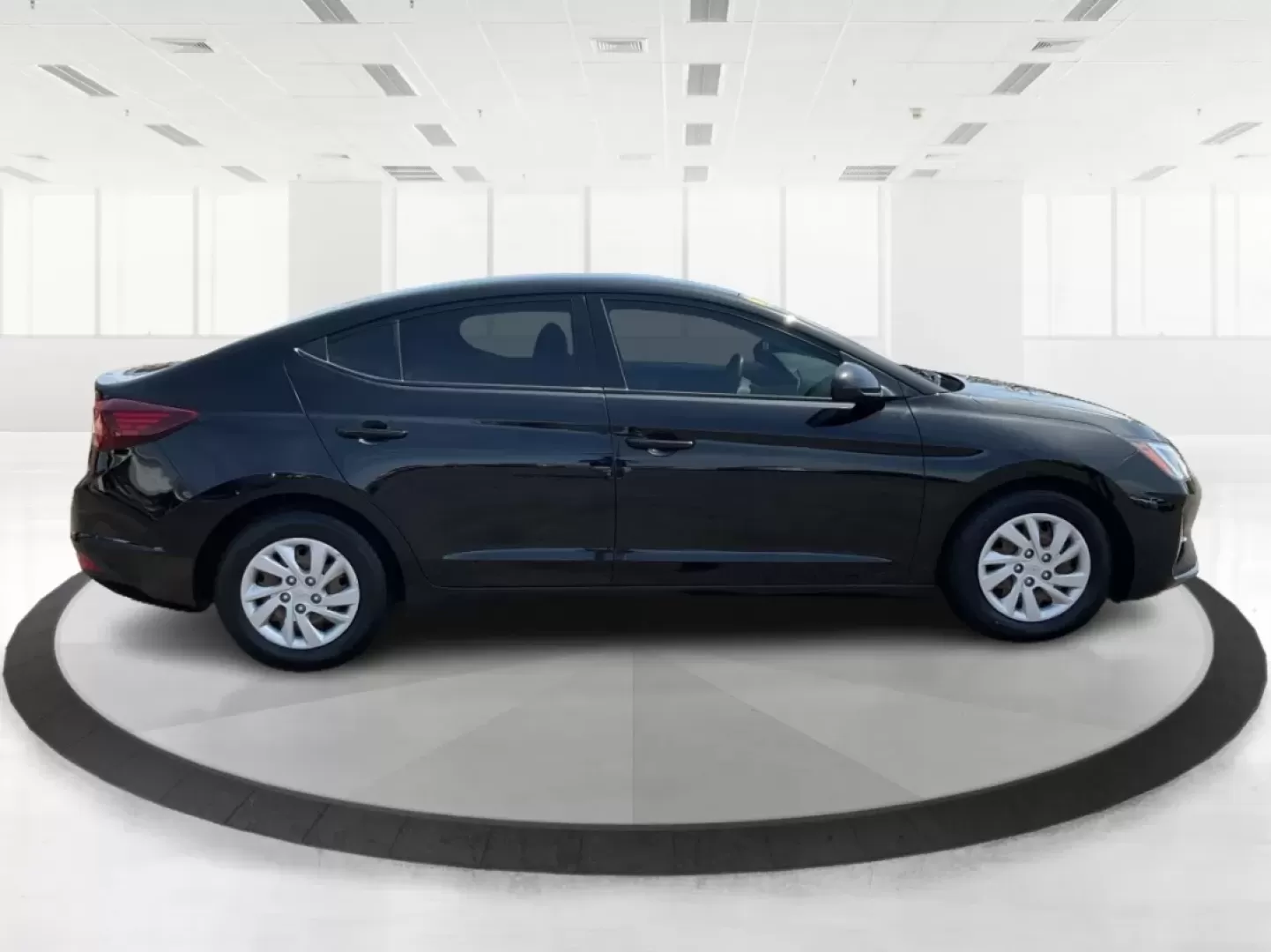 2019 Hyundai Elantra SE (5NPD74LF7KH) with an Nu 2L I-4 DOHC engine, located at 8750 N County Rd 25A, Piqua, OH, 45356, (937) 908-9800, 40.164391, -84.232513 - **Unlock Your Adventure with the 2019 Hyundai Elantra SE at Advantage Car and Credit!**<br /> <br /> Are you ready to elevate your daily commute or embark on weekend road trips in style? This 2019 Hyundai Elantra SE is the perfect blend of practicality and sophistication, making it an outstanding ch - Photo#1