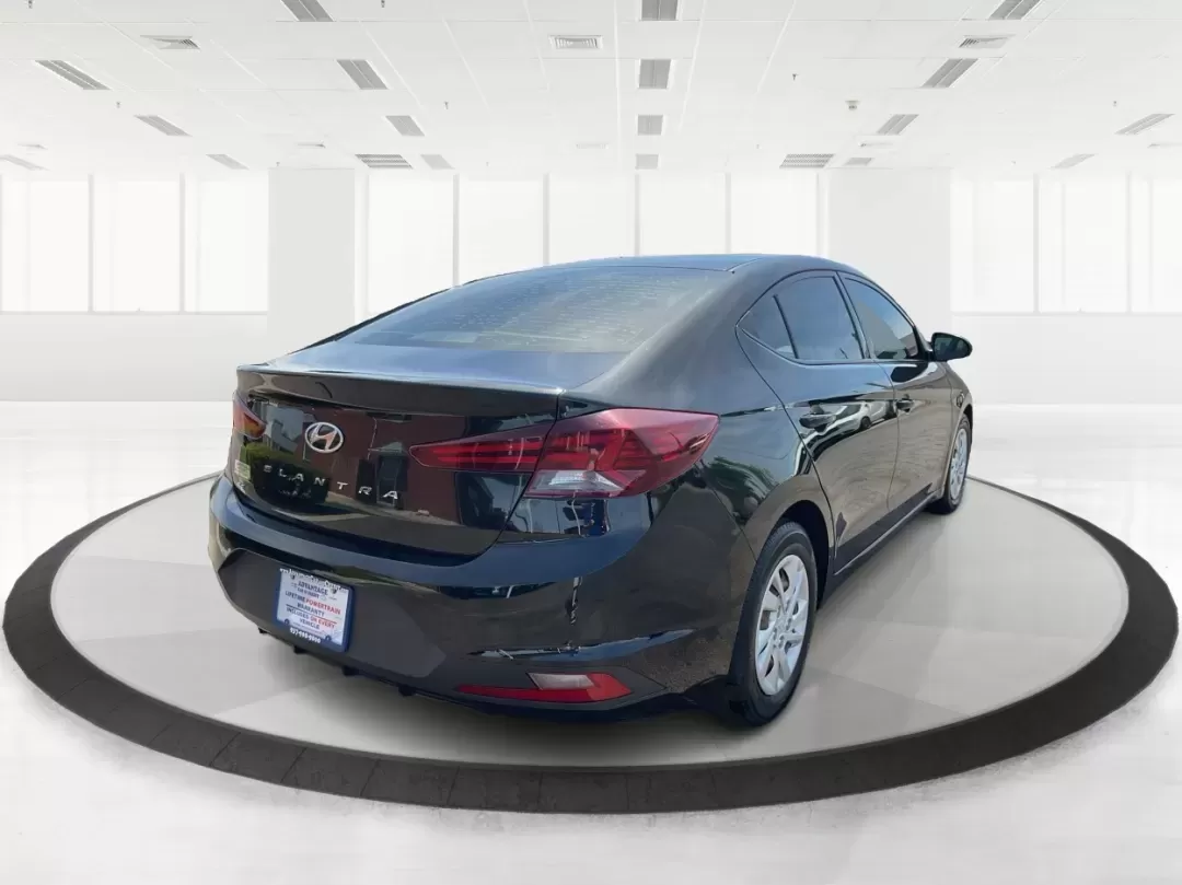 2019 Hyundai Elantra SE (5NPD74LF7KH) with an Nu 2L I-4 DOHC engine, located at 8750 N County Rd 25A, Piqua, OH, 45356, (937) 908-9800, 40.164391, -84.232513 - **Unlock Your Adventure with the 2019 Hyundai Elantra SE at Advantage Car and Credit!**<br /> <br /> Are you ready to elevate your daily commute or embark on weekend road trips in style? This 2019 Hyundai Elantra SE is the perfect blend of practicality and sophistication, making it an outstanding ch - Photo#2