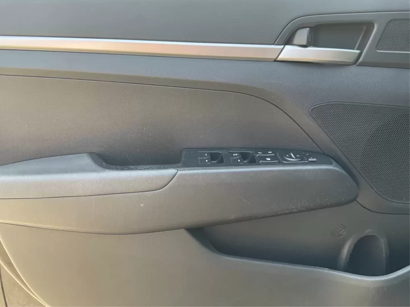 2019 Hyundai Elantra SE (5NPD74LF7KH) with an Nu 2L I-4 DOHC engine, located at 8750 N County Rd 25A, Piqua, OH, 45356, (937) 908-9800, 40.164391, -84.232513 - **Unlock Your Adventure with the 2019 Hyundai Elantra SE at Advantage Car and Credit!**<br /> <br /> Are you ready to elevate your daily commute or embark on weekend road trips in style? This 2019 Hyundai Elantra SE is the perfect blend of practicality and sophistication, making it an outstanding ch - Photo#16