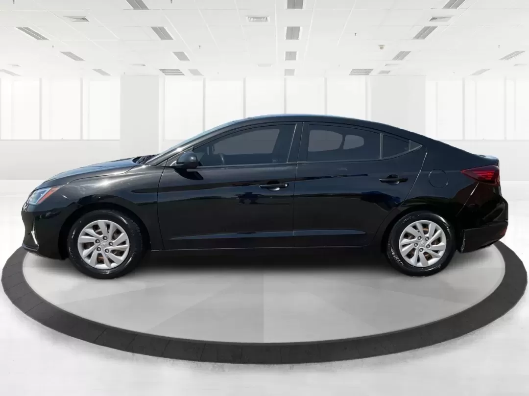 2019 Hyundai Elantra SE (5NPD74LF7KH) with an Nu 2L I-4 DOHC engine, located at 1951 S Dayton Lakeview Rd., New Carlisle, OH, 45344, (937) 908-9800, 39.890999, -84.050255 - 2019 Hyundai Elantra SE - Photo#5