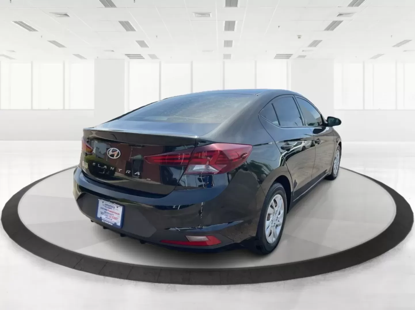 2019 Hyundai Elantra SE (5NPD74LF7KH) with an Nu 2L I-4 DOHC engine, 6A transmission, located at 401 Woodman Dr, Riverside, OH, 45431, (937) 908-9800, 39.760899, -84.123421 - **Unlock Your Adventure with the 2019 Hyundai Elantra SE at Advantage Car and Credit!**<br /> <br /> Are you ready to elevate your daily commute or embark on weekend road trips in style? This 2019 Hyundai Elantra SE is the perfect blend of practicality and sophistication, making it an outstanding ch - Photo#2