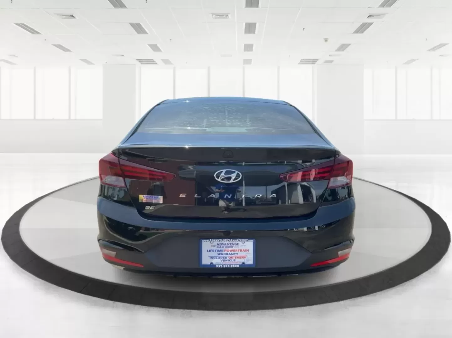 2019 Hyundai Elantra SE (5NPD74LF7KH) with an Nu 2L I-4 DOHC engine, 6A transmission, located at 401 Woodman Dr, Riverside, OH, 45431, (937) 908-9800, 39.760899, -84.123421 - **Unlock Your Adventure with the 2019 Hyundai Elantra SE at Advantage Car and Credit!**<br /> <br /> Are you ready to elevate your daily commute or embark on weekend road trips in style? This 2019 Hyundai Elantra SE is the perfect blend of practicality and sophistication, making it an outstanding ch - Photo#3