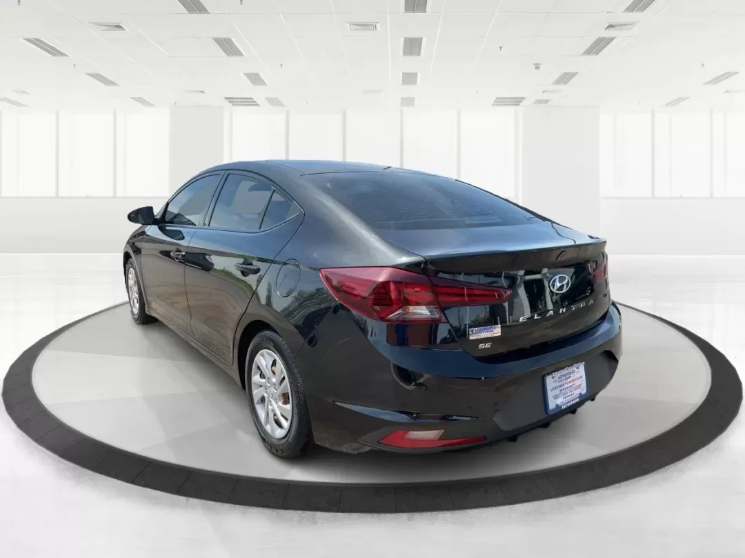 2019 Hyundai Elantra SE (5NPD74LF7KH) with an Nu 2L I-4 DOHC engine, located at 401 Woodman Dr, Riverside, OH, 45431, (937) 908-9800, 39.760899, -84.123421 - 2019 Hyundai Elantra SE - Photo#4