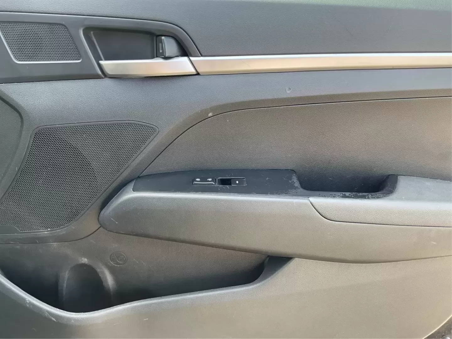 2019 Hyundai Elantra SE (5NPD74LF7KH) with an Nu 2L I-4 DOHC engine, located at 1230 East Main St, Xenia, OH, 45385, (937) 908-9800, 39.688026, -83.910172 - **Unlock Your Adventure with the 2019 Hyundai Elantra SE at Advantage Car and Credit!**<br /> <br /> Are you ready to elevate your daily commute or embark on weekend road trips in style? This 2019 Hyundai Elantra SE is the perfect blend of practicality and sophistication, making it an outstanding ch - Photo#17