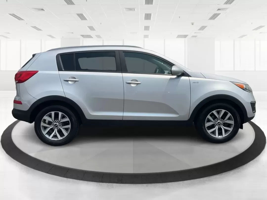 2016 Kia Sportage LX (KNDPBCACXG7) with an Theta II 2.4L I-4 gasoline direct injection engine, located at 1230 East Main St, Xenia, OH, 45385, (937) 908-9800, 39.688026, -83.910172 - Embrace the journey of life with the 2016 Kia Sportage LX, a vehicle designed for those who thrive on adventure and seek comfort in their daily commute. Whether you're navigating the bustling streets of Fairborn, OH, or embarking on a weekend family getaway, this versatile crossover is your perfect - Photo#1
