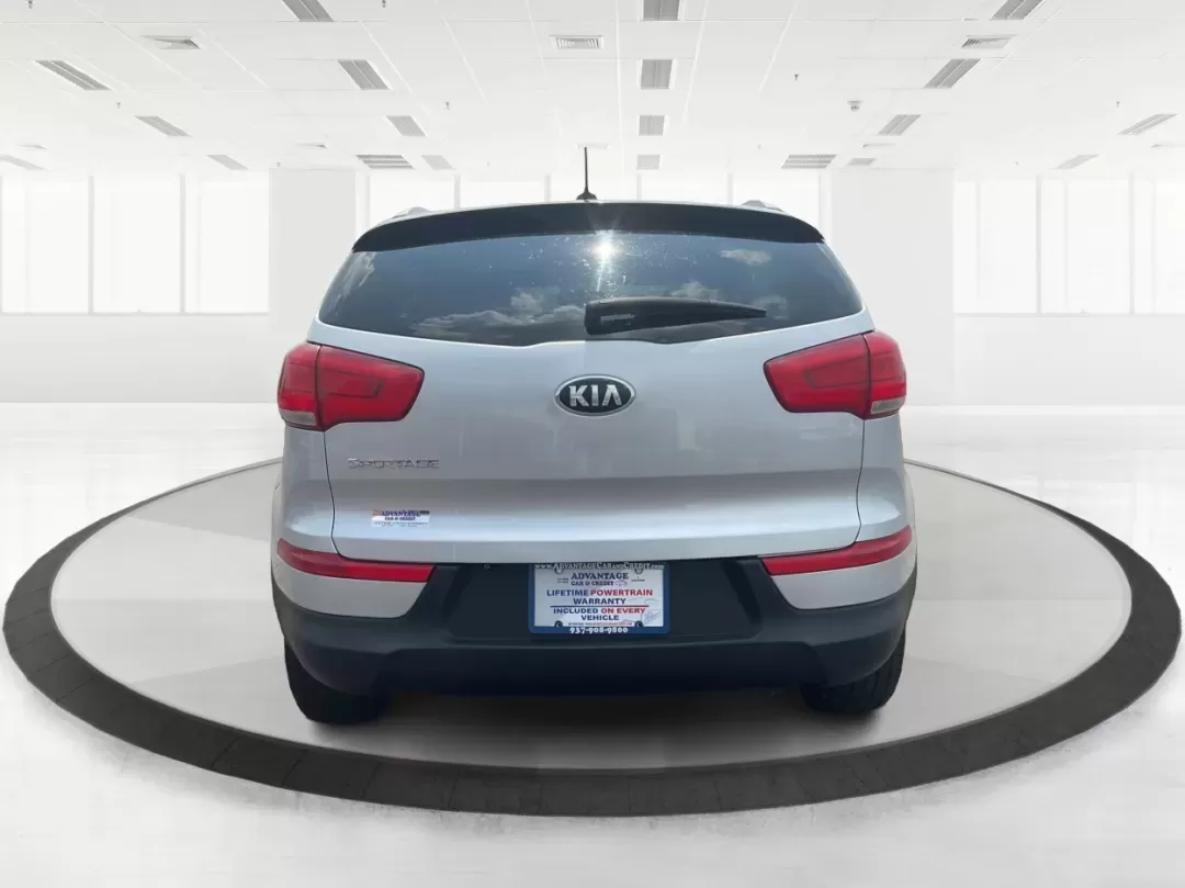 2016 Kia Sportage LX (KNDPBCACXG7) with an Theta II 2.4L I-4 gasoline direct injection engine, located at 1230 East Main St, Xenia, OH, 45385, (937) 908-9800, 39.688026, -83.910172 - Embrace the journey of life with the 2016 Kia Sportage LX, a vehicle designed for those who thrive on adventure and seek comfort in their daily commute. Whether you're navigating the bustling streets of Fairborn, OH, or embarking on a weekend family getaway, this versatile crossover is your perfect - Photo#3