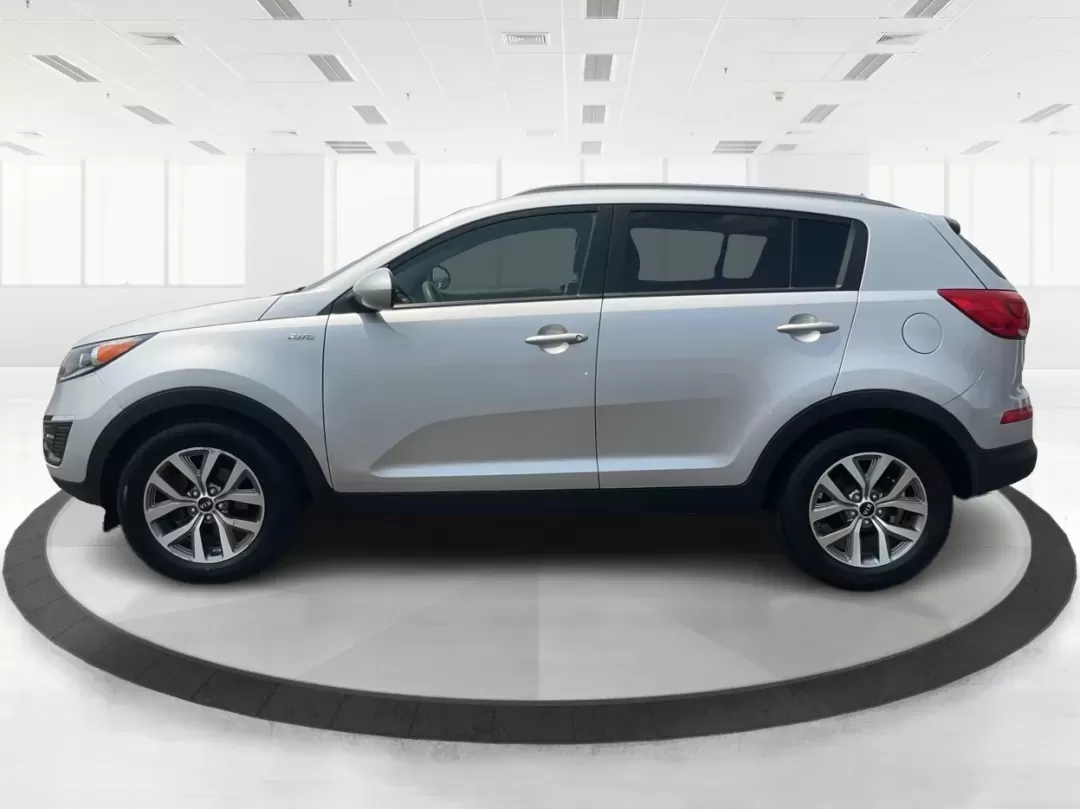 2016 Kia Sportage LX (KNDPBCACXG7) with an Theta II 2.4L I-4 gasoline direct injection engine, located at 1230 East Main St, Xenia, OH, 45385, (937) 908-9800, 39.688026, -83.910172 - Embrace the journey of life with the 2016 Kia Sportage LX, a vehicle designed for those who thrive on adventure and seek comfort in their daily commute. Whether you're navigating the bustling streets of Fairborn, OH, or embarking on a weekend family getaway, this versatile crossover is your perfect - Photo#5