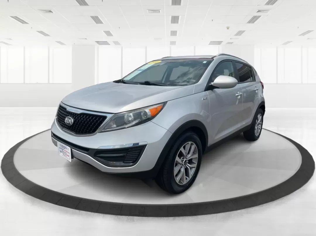 2016 Kia Sportage LX (KNDPBCACXG7) with an Theta II 2.4L I-4 gasoline direct injection engine, located at 1230 East Main St, Xenia, OH, 45385, (937) 908-9800, 39.688026, -83.910172 - Embrace the journey of life with the 2016 Kia Sportage LX, a vehicle designed for those who thrive on adventure and seek comfort in their daily commute. Whether you're navigating the bustling streets of Fairborn, OH, or embarking on a weekend family getaway, this versatile crossover is your perfect - Photo#8