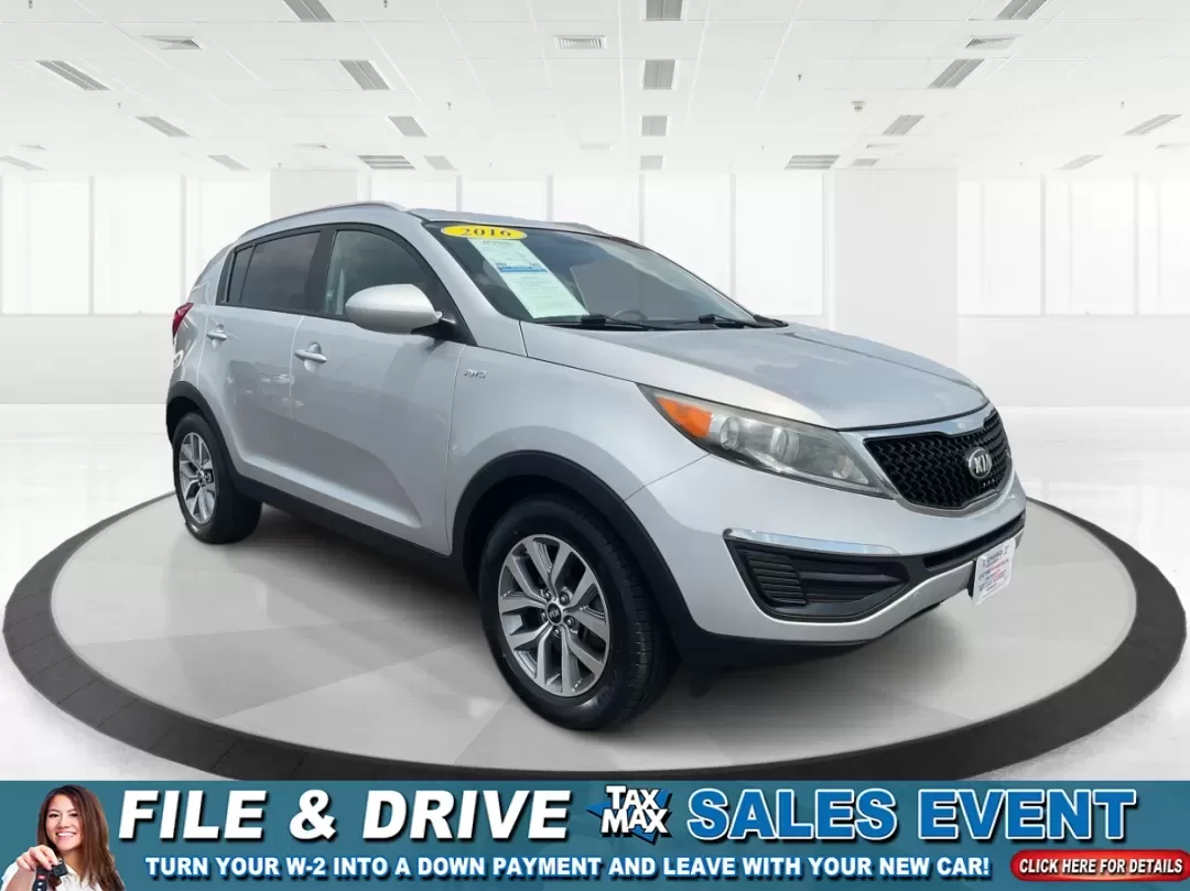 2016 Kia Sportage LX (KNDPBCACXG7) with an Theta II 2.4L I-4 gasoline direct injection engine, 6-Speed Automatic transmission, located at 1230 East Main St, Xenia, OH, 45385, (937) 908-9800, 39.688026, -83.910172 - Embrace the journey of life with the 2016 Kia Sportage LX, a vehicle designed for those who thrive on adventure and seek comfort in their daily commute. Whether you're navigating the bustling streets of Fairborn, OH, or embarking on a weekend family getaway, this versatile crossover is your perfect - Photo#0