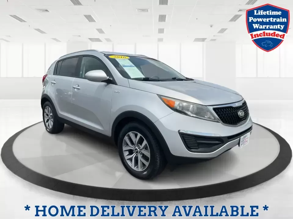 2016 Kia Sportage LX (KNDPBCACXG7) with an Theta II 2.4L I-4 gasoline direct injection engine, 6-Speed Automatic transmission, located at 1230 East Main St, Xenia, OH, 45385, (937) 908-9800, 39.688026, -83.910172 - Embrace the journey of life with the 2016 Kia Sportage LX, a vehicle designed for those who thrive on adventure and seek comfort in their daily commute. Whether you're navigating the bustling streets of Fairborn, OH, or embarking on a weekend family getaway, this versatile crossover is your perfect - Photo#0