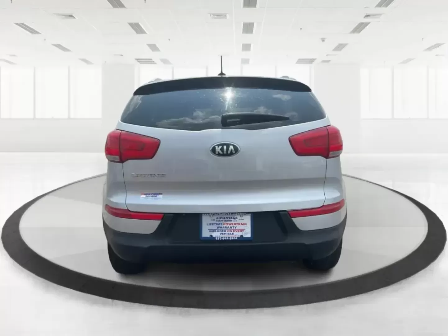 2016 Kia Sportage LX (KNDPBCACXG7) with an Theta II 2.4L I-4 gasoline direct injection engine, 6-Speed Automatic transmission, located at 1230 East Main St, Xenia, OH, 45385, (937) 908-9800, 39.688026, -83.910172 - Embrace the journey of life with the 2016 Kia Sportage LX, a vehicle designed for those who thrive on adventure and seek comfort in their daily commute. Whether you're navigating the bustling streets of Fairborn, OH, or embarking on a weekend family getaway, this versatile crossover is your perfect - Photo#3