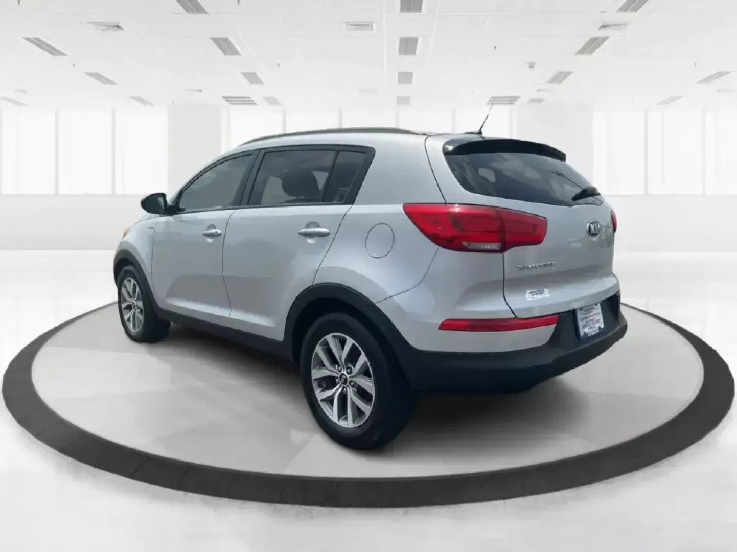 2016 Kia Sportage LX (KNDPBCACXG7) with an Theta II 2.4L I-4 gasoline direct injection engine, 6-Speed Automatic transmission, located at 1230 East Main St, Xenia, OH, 45385, (937) 908-9800, 39.688026, -83.910172 - Embrace the journey of life with the 2016 Kia Sportage LX, a vehicle designed for those who thrive on adventure and seek comfort in their daily commute. Whether you're navigating the bustling streets of Fairborn, OH, or embarking on a weekend family getaway, this versatile crossover is your perfect - Photo#4