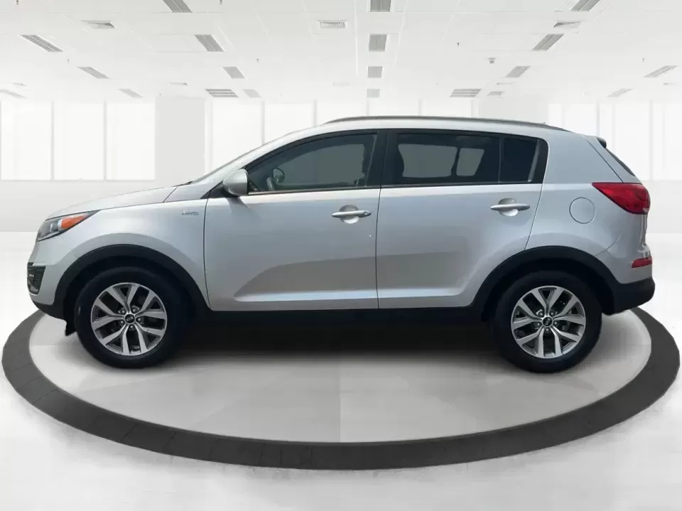 2016 Kia Sportage LX (KNDPBCACXG7) with an Theta II 2.4L I-4 gasoline direct injection engine, 6-Speed Automatic transmission, located at 1230 East Main St, Xenia, OH, 45385, (937) 908-9800, 39.688026, -83.910172 - Embrace the journey of life with the 2016 Kia Sportage LX, a vehicle designed for those who thrive on adventure and seek comfort in their daily commute. Whether you're navigating the bustling streets of Fairborn, OH, or embarking on a weekend family getaway, this versatile crossover is your perfect - Photo#5