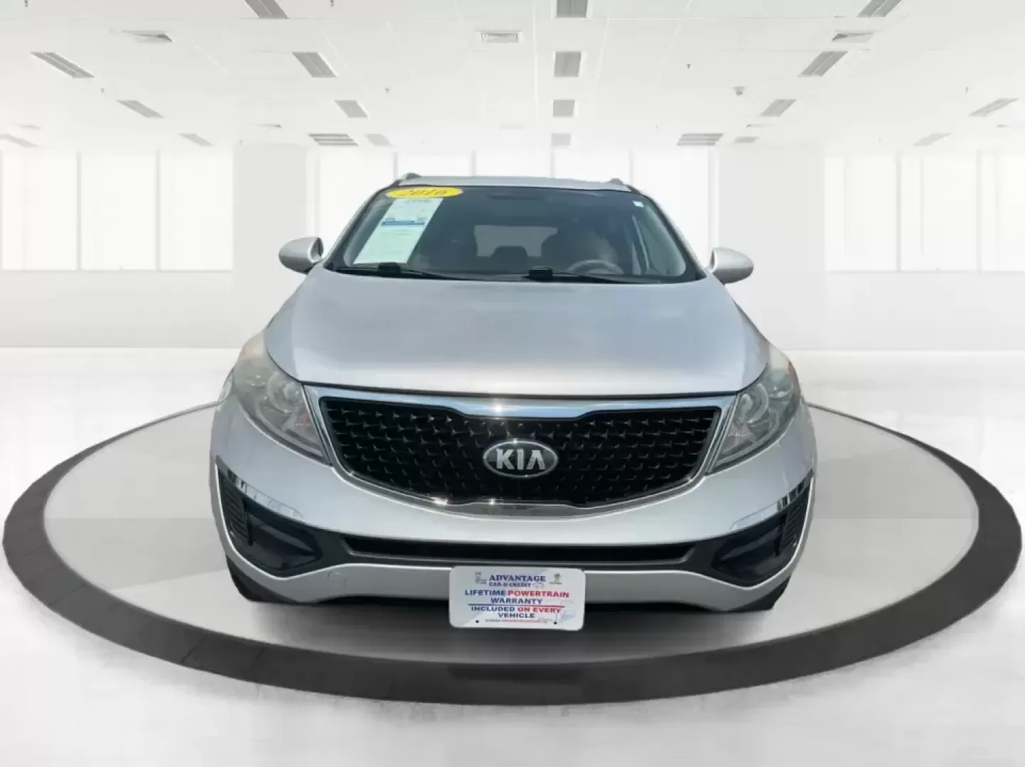 2016 Kia Sportage LX (KNDPBCACXG7) with an Theta II 2.4L I-4 gasoline direct injection engine, 6-Speed Automatic transmission, located at 1230 East Main St, Xenia, OH, 45385, (937) 908-9800, 39.688026, -83.910172 - Embrace the journey of life with the 2016 Kia Sportage LX, a vehicle designed for those who thrive on adventure and seek comfort in their daily commute. Whether you're navigating the bustling streets of Fairborn, OH, or embarking on a weekend family getaway, this versatile crossover is your perfect - Photo#7